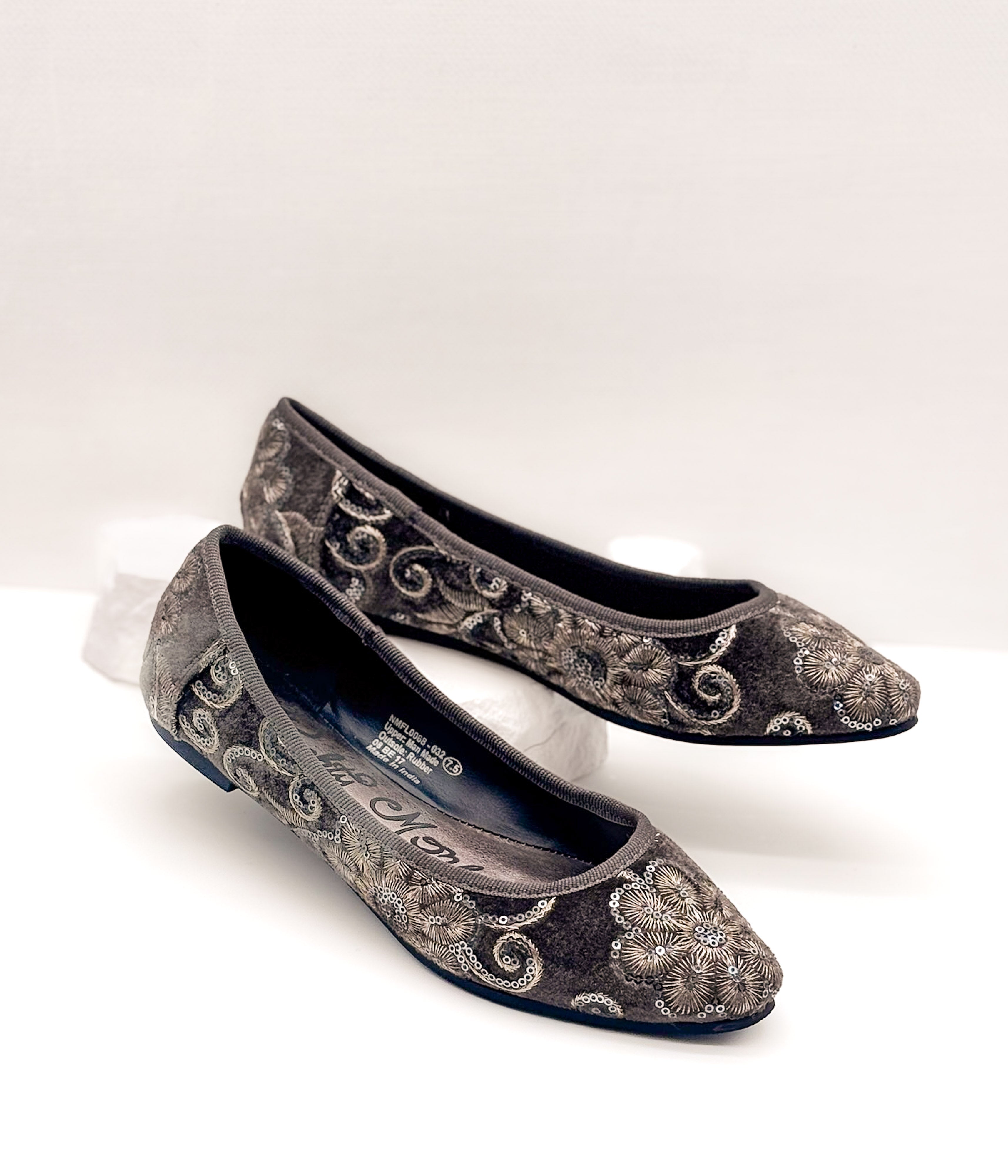 Yuna Flats in Grey - Rural Haze