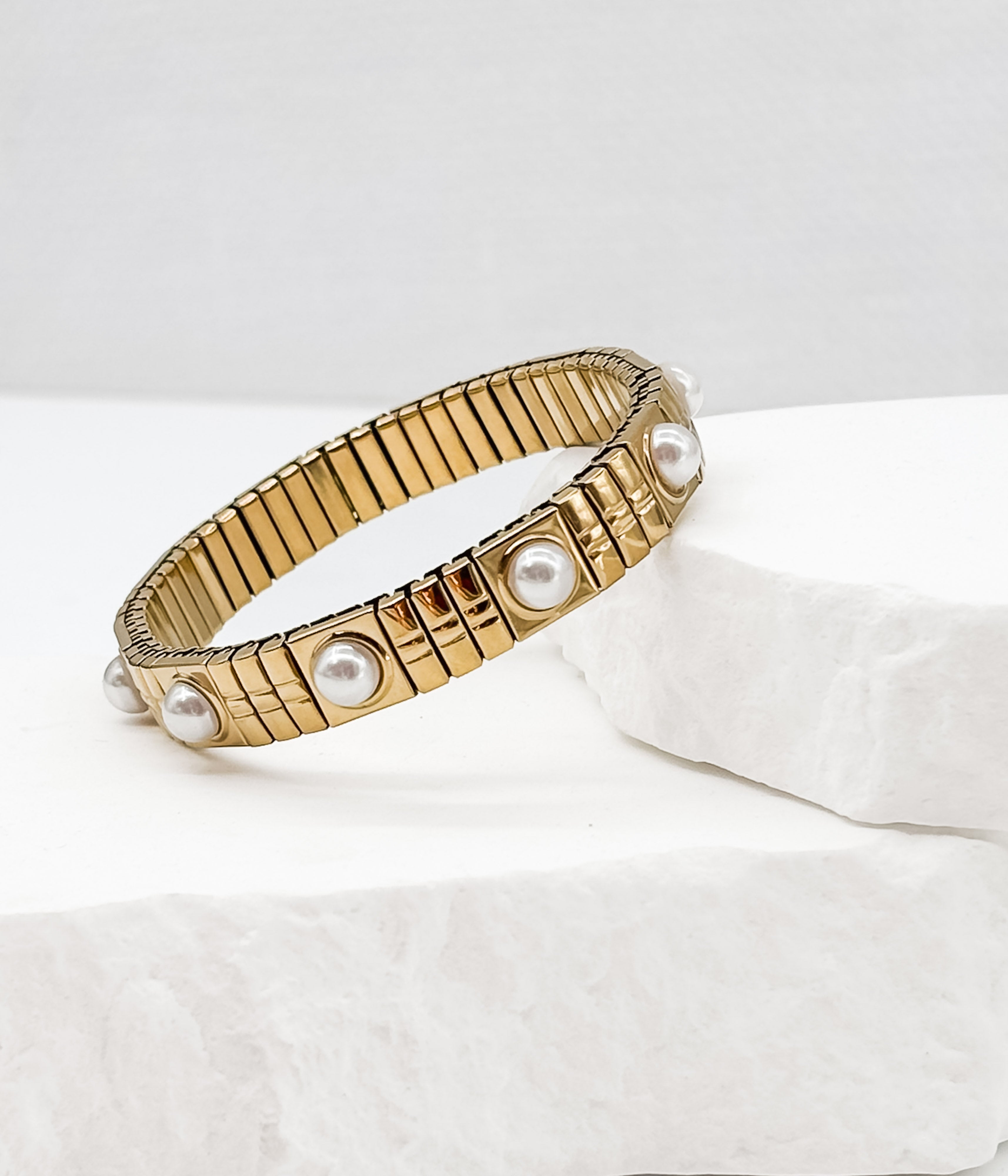 Gold Stretch Bracelet with Pearls - Rural Haze