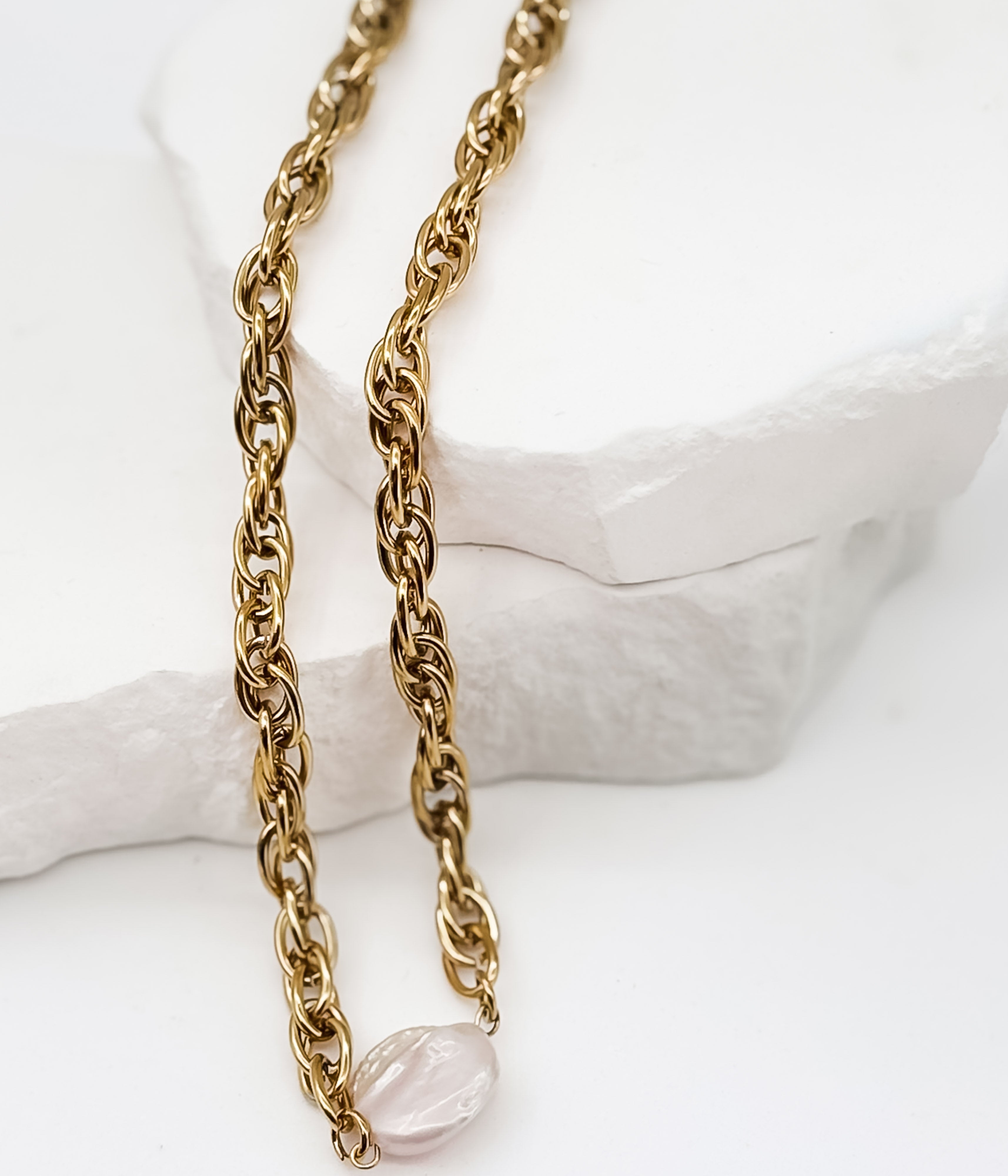 Gold Chain Pearl Necklace - Rural Haze