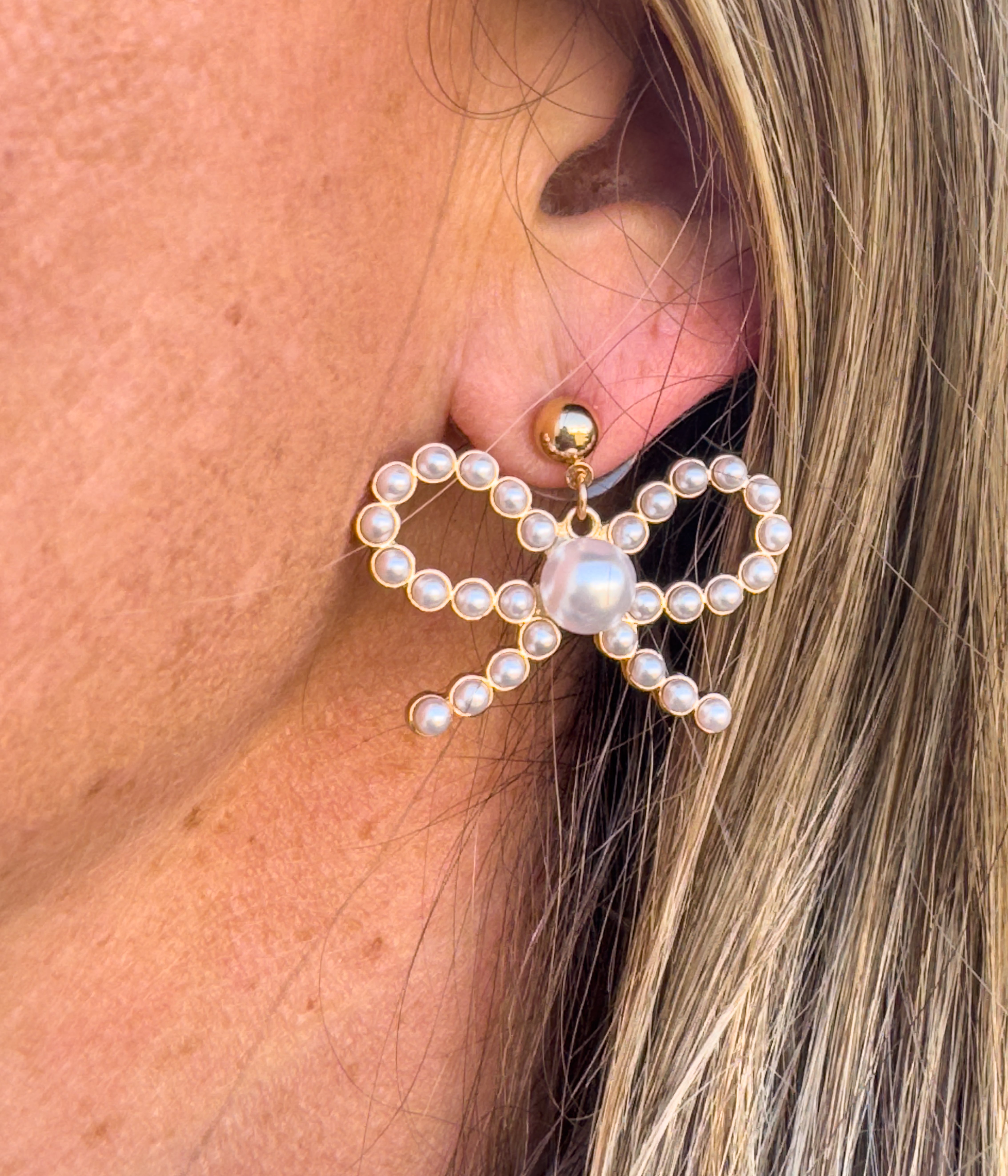 Pearl Bow Earrings in Gold - Rural Haze