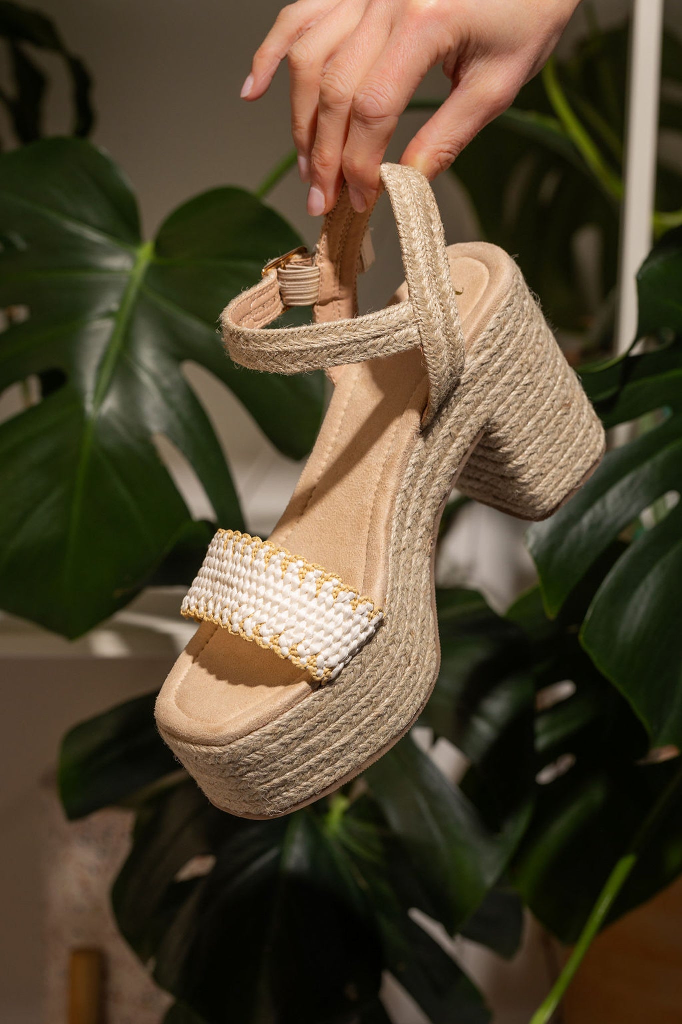 Elise Wedge in Off White - Rural Haze