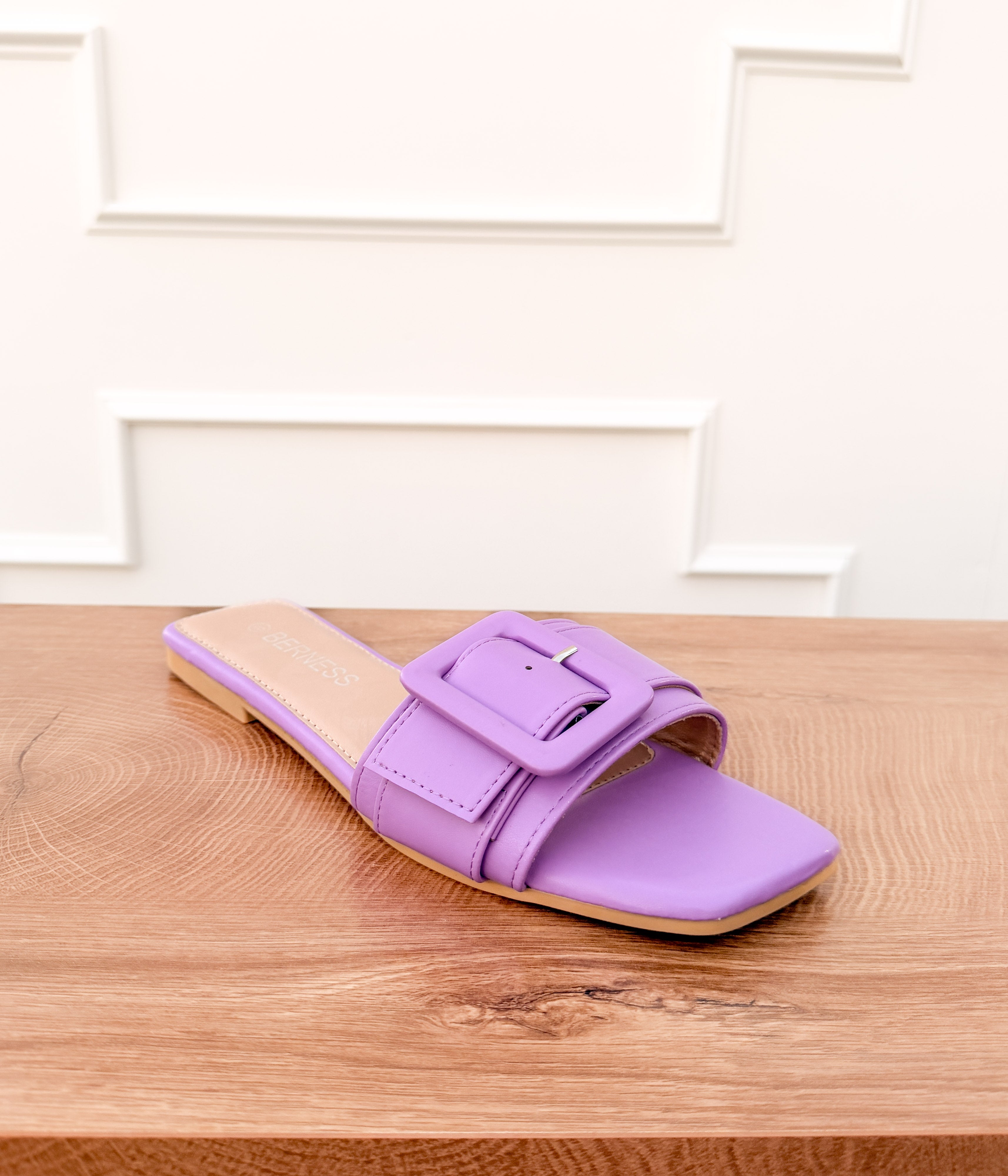 Ellie Buckle Sandals in Lilac