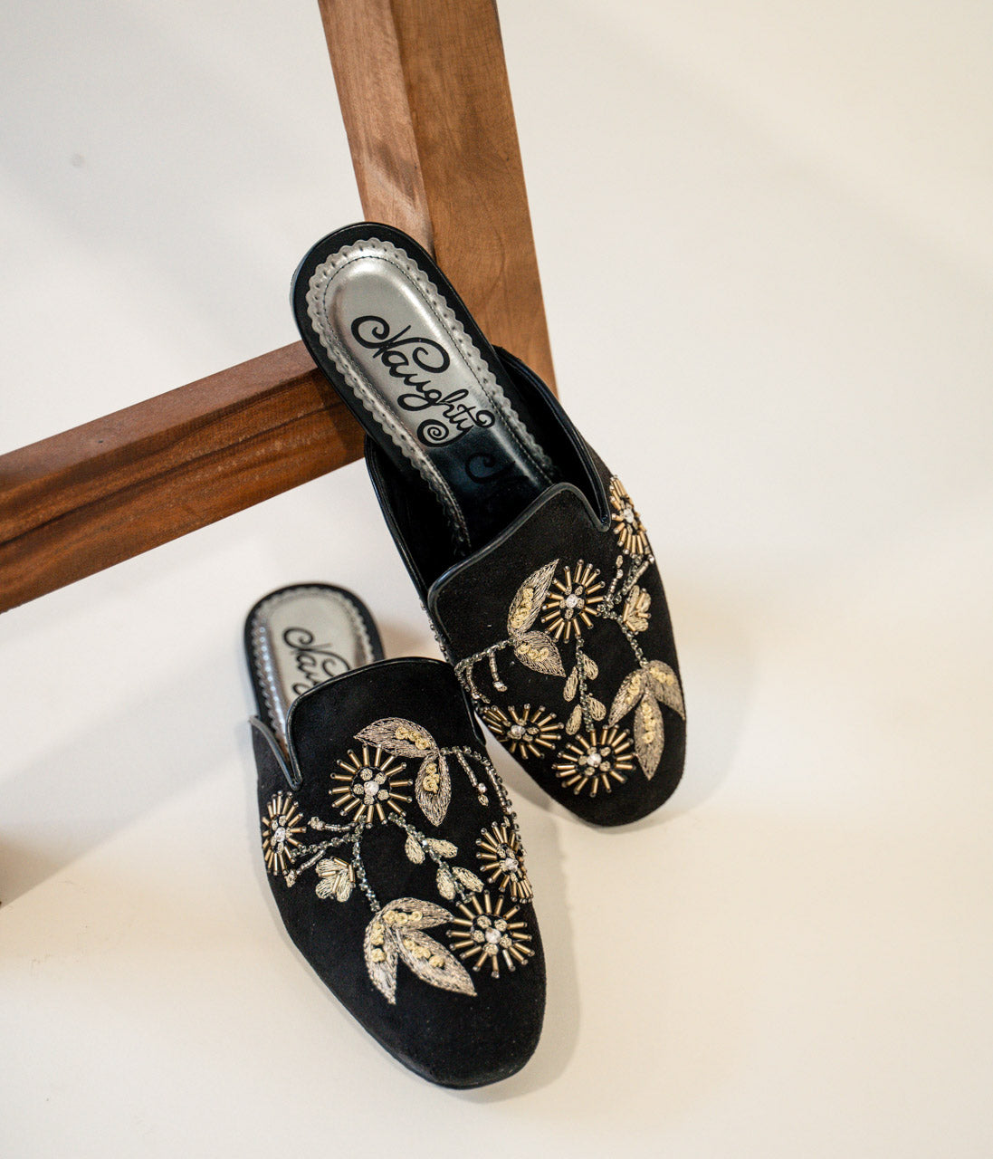 Floral Island Flats in Black - Rural Haze