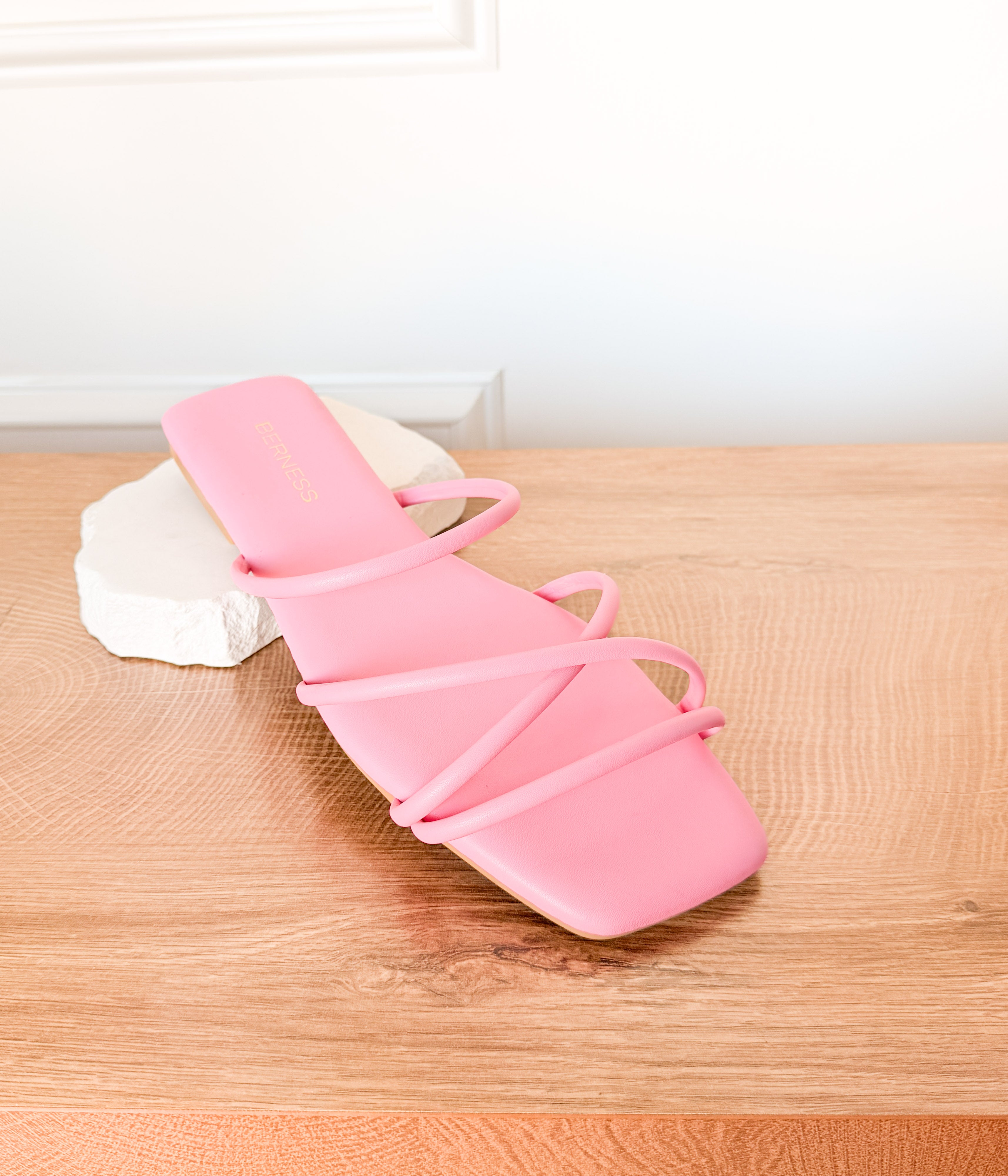 Kamarilia Sandal in Pink