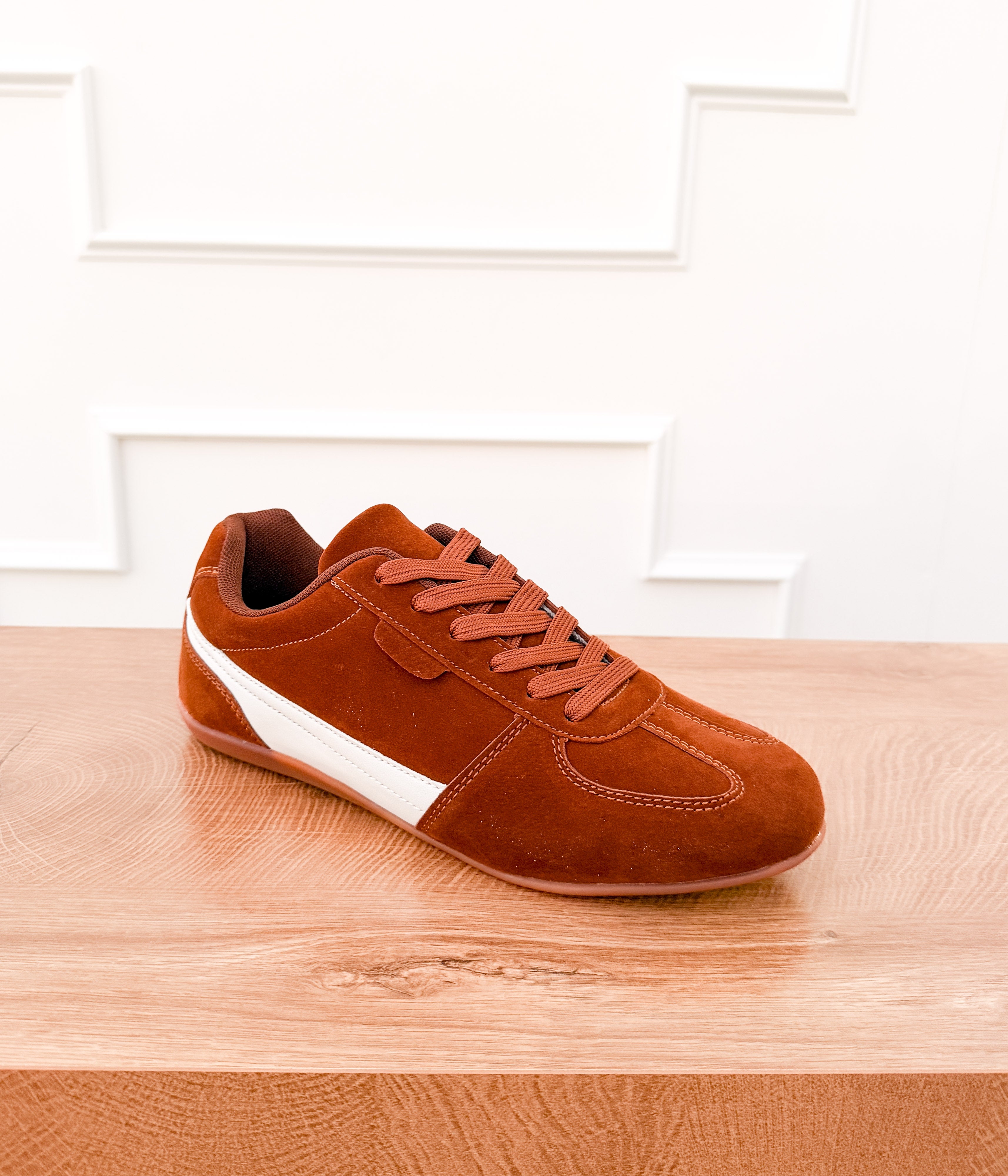 Luno Velvet Sneaker in Brown