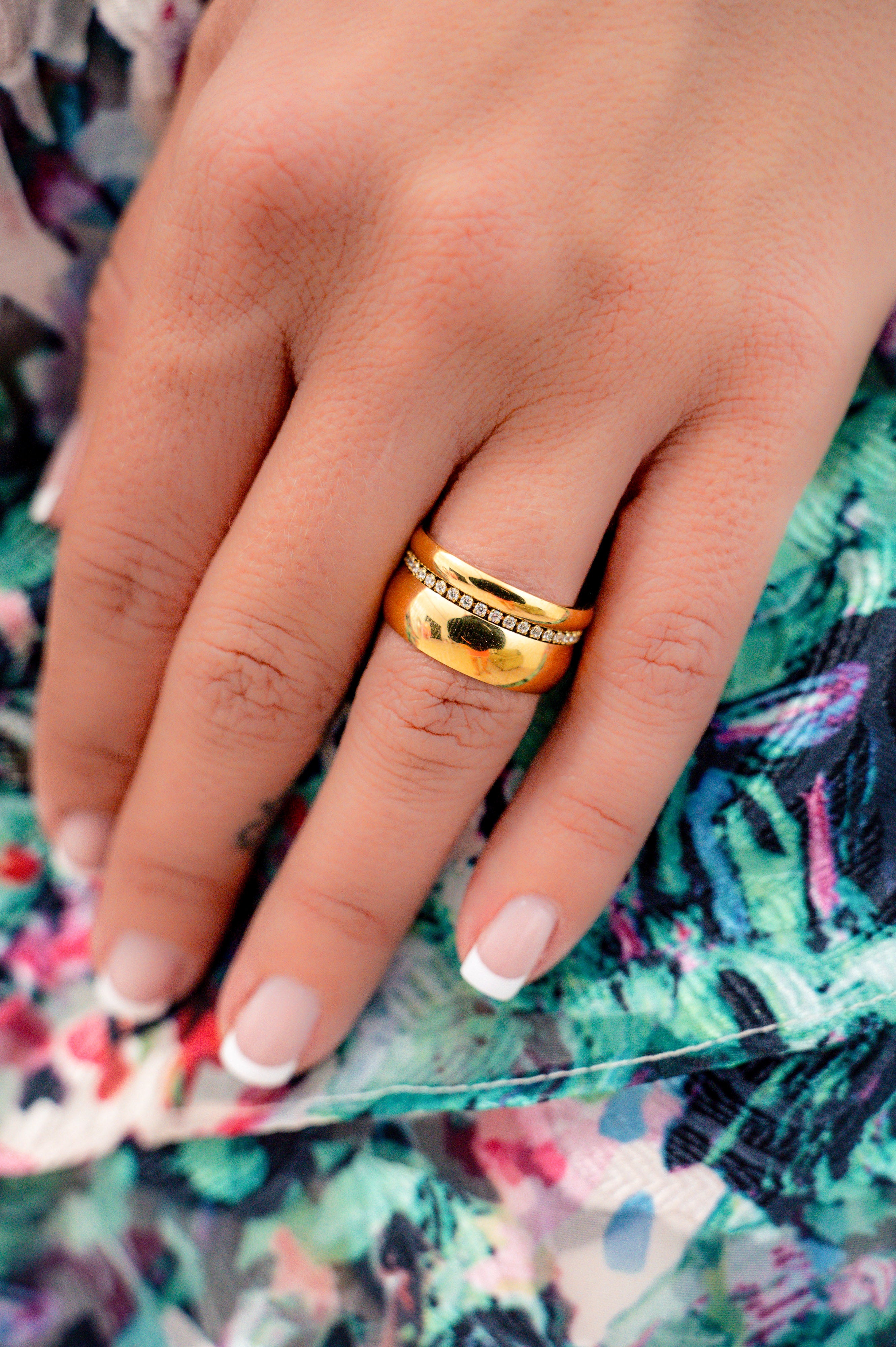 Misty Gold Ring - Rural Haze