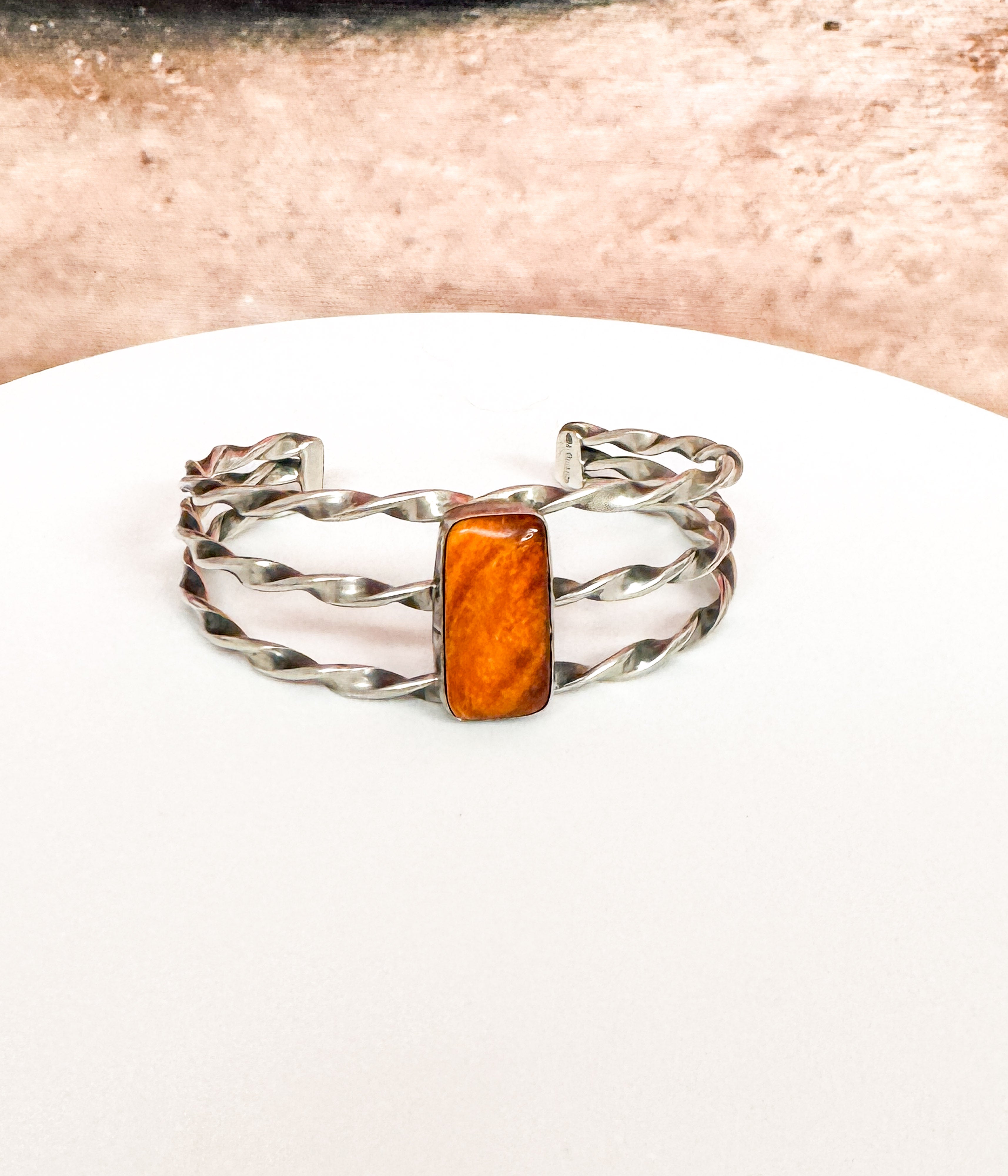 Spiny Oyster Twist Cuff - Rural Haze