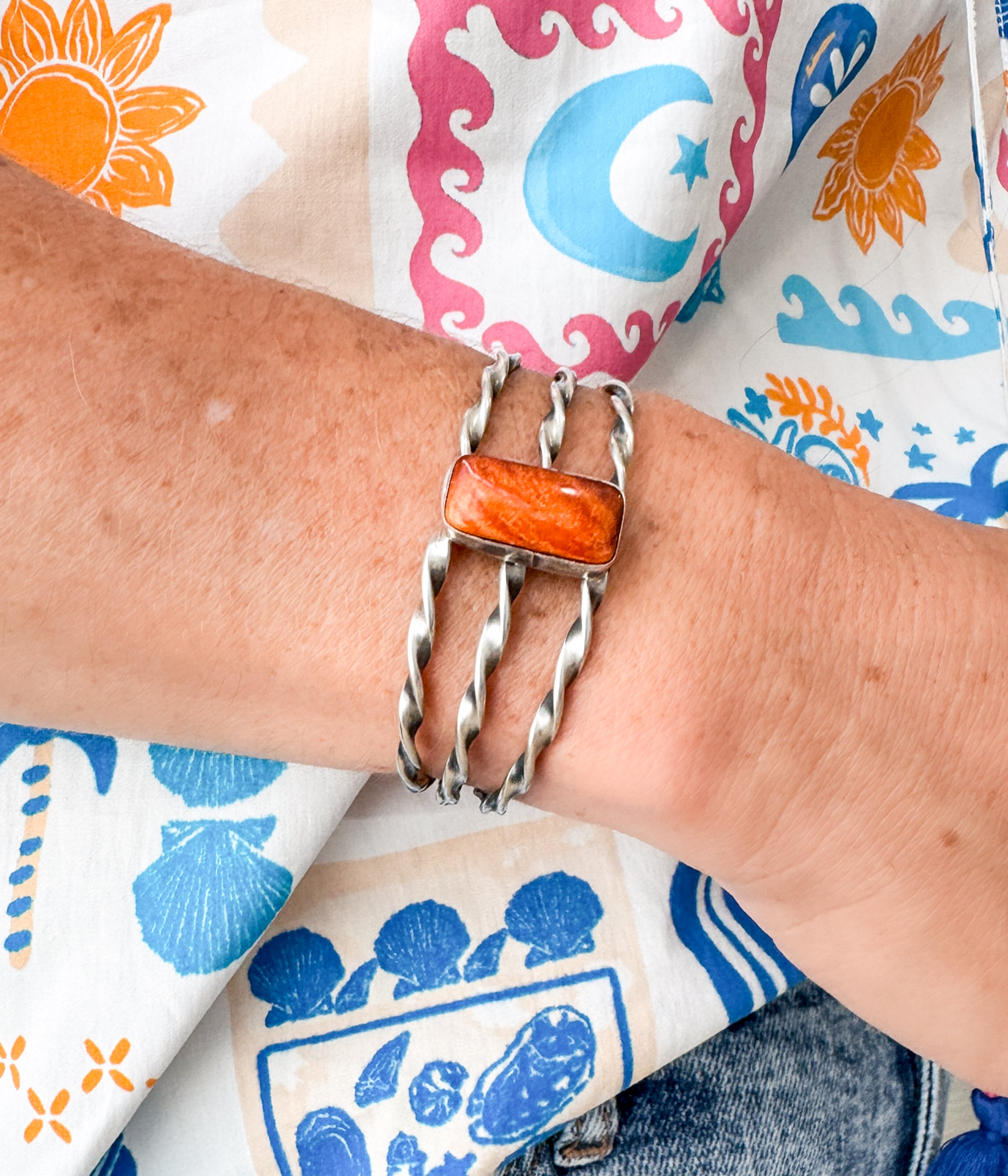 Spiny Oyster Twist Cuff - Rural Haze