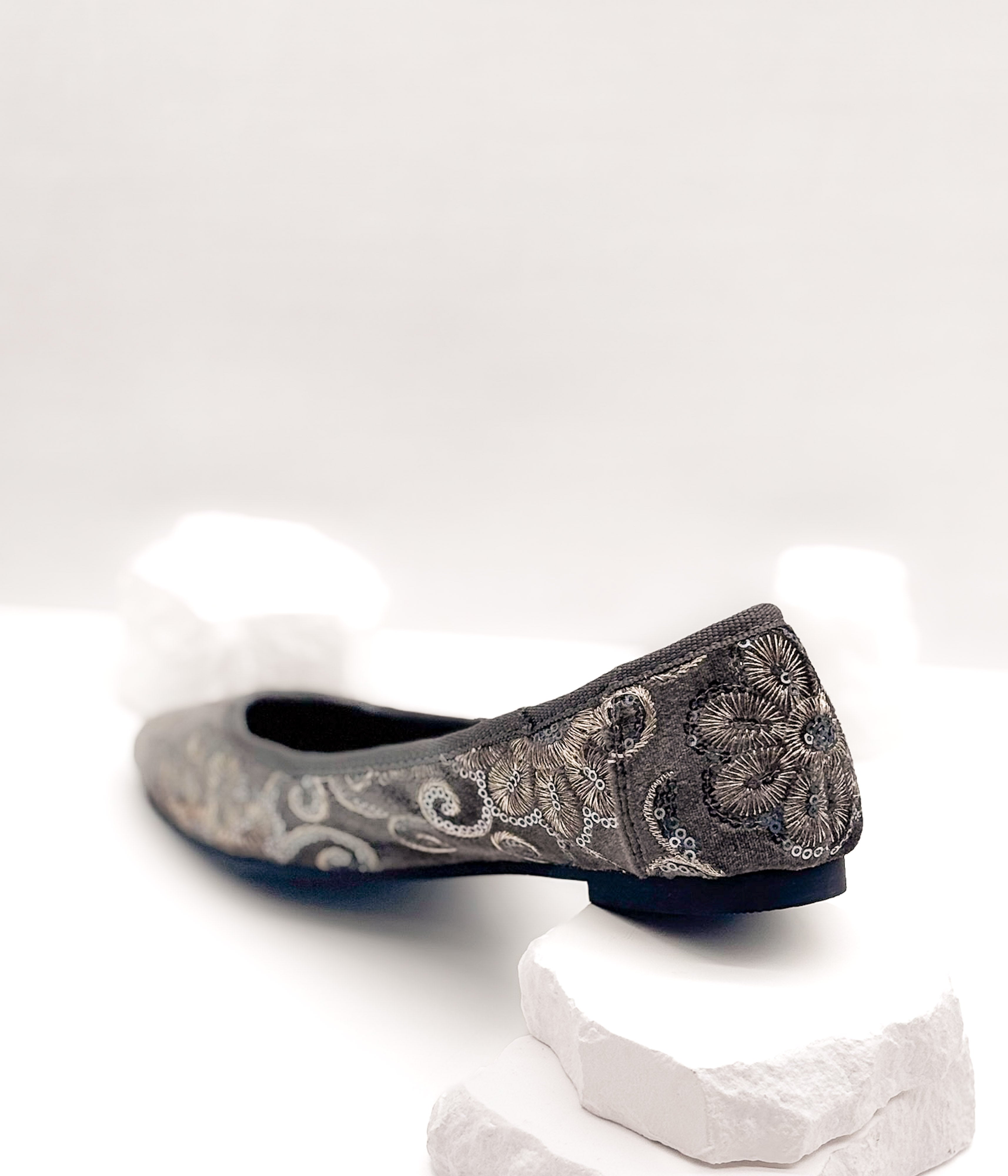 Yuna Flats in Grey - Rural Haze