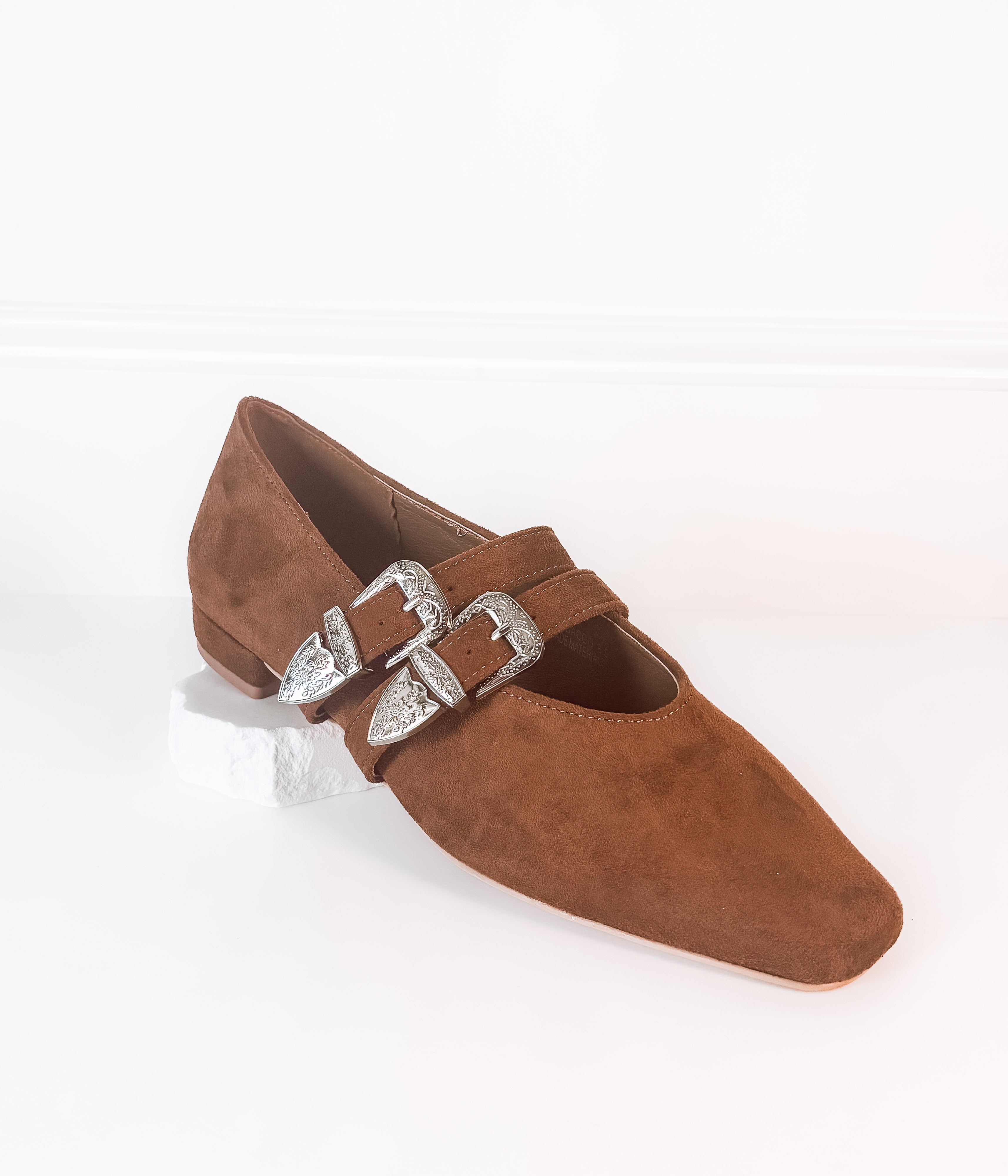 Marius Western Buckle Flats in Tobacco
