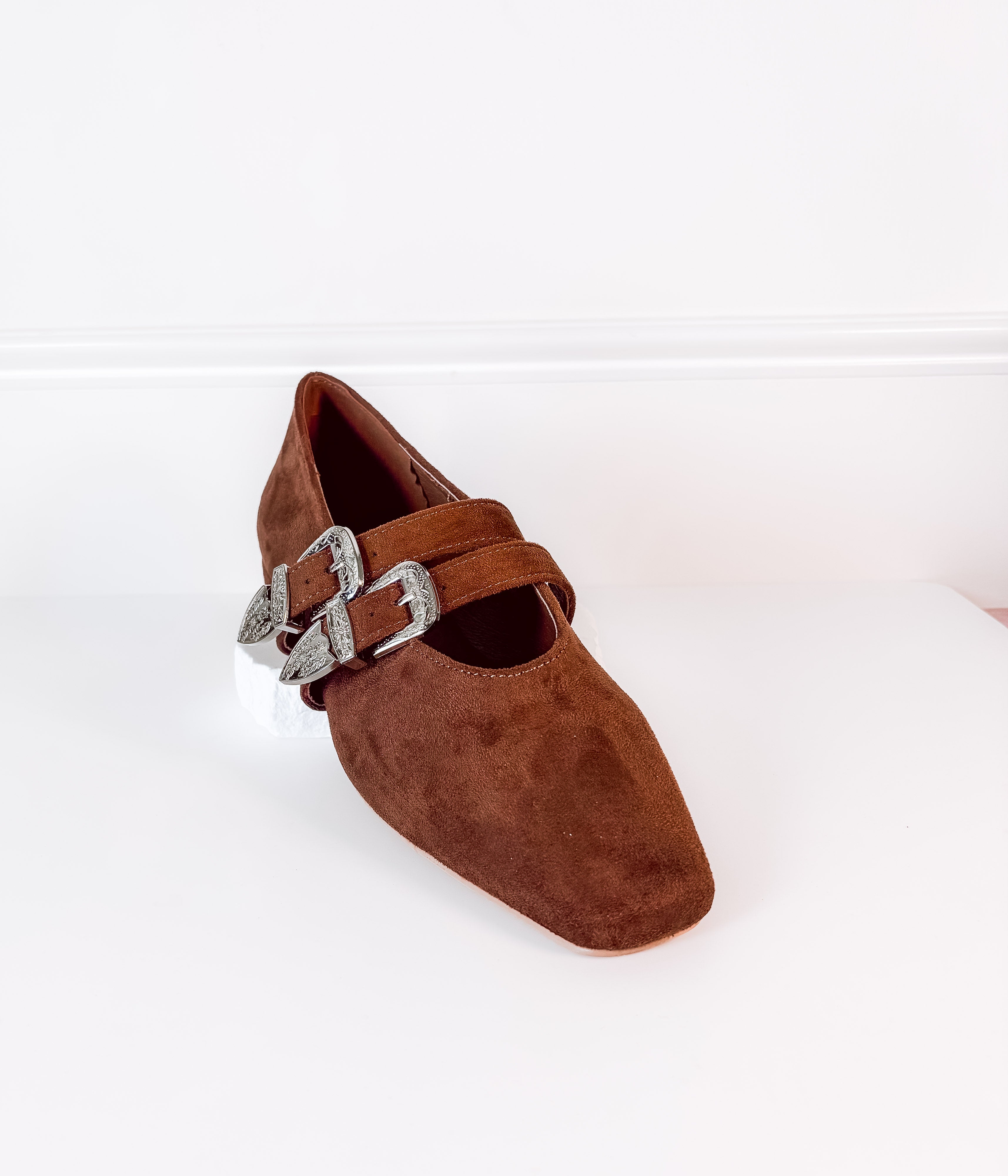 Marius Western Buckle Flats in Tobacco