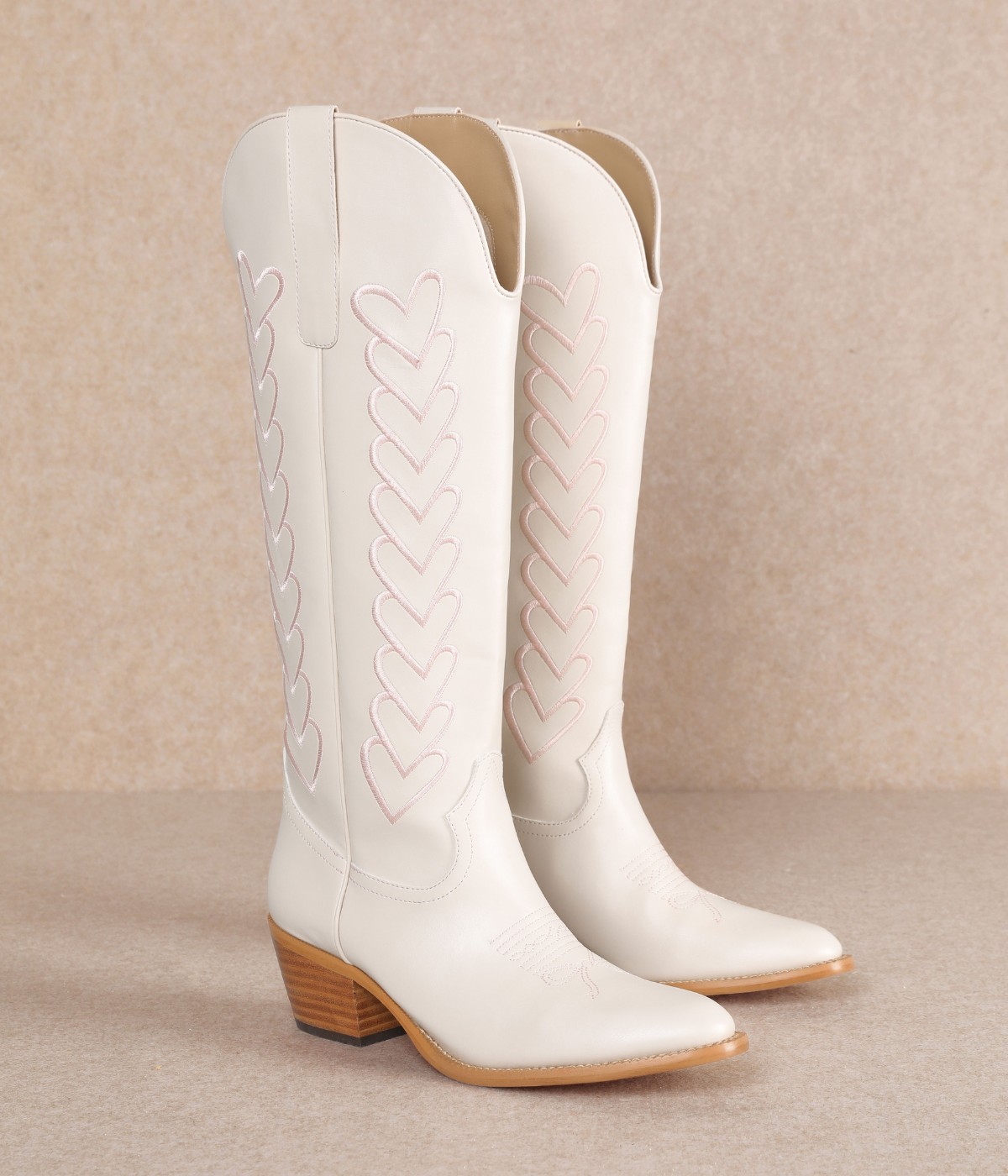 Mila Heart Boots in Pink and White