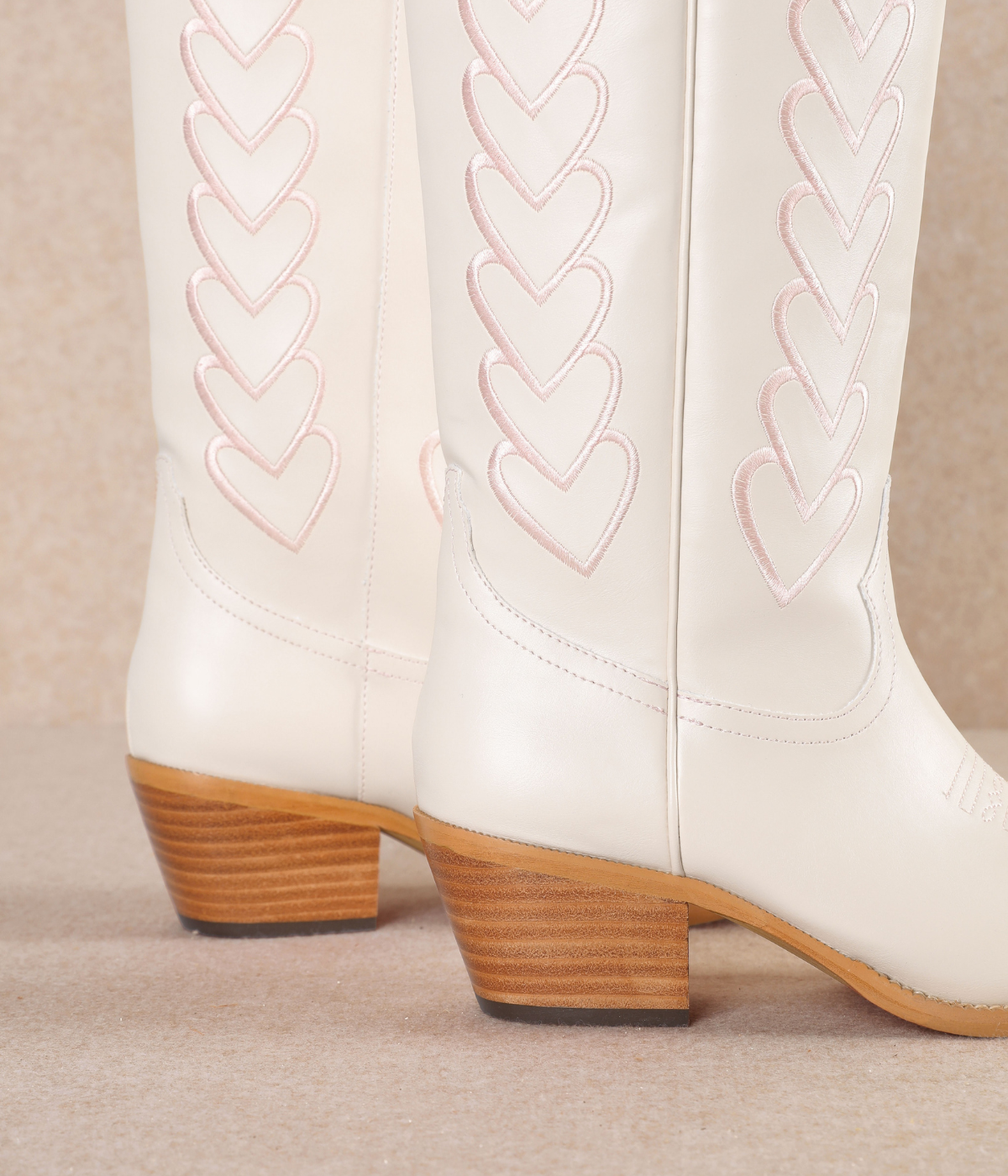 Mila Heart Boots in Pink and White
