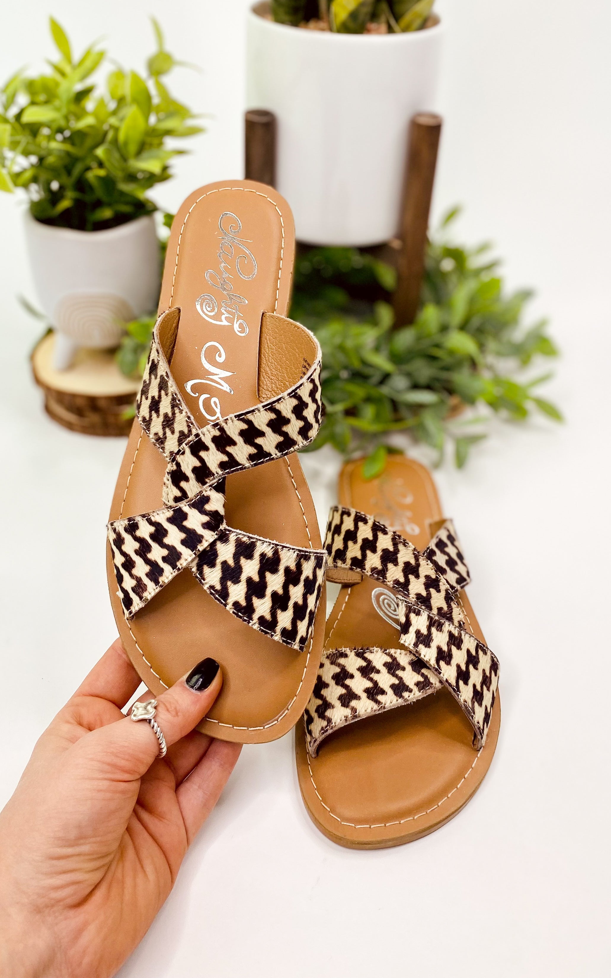 Conga Sandal in Cream/Black - Rural Haze