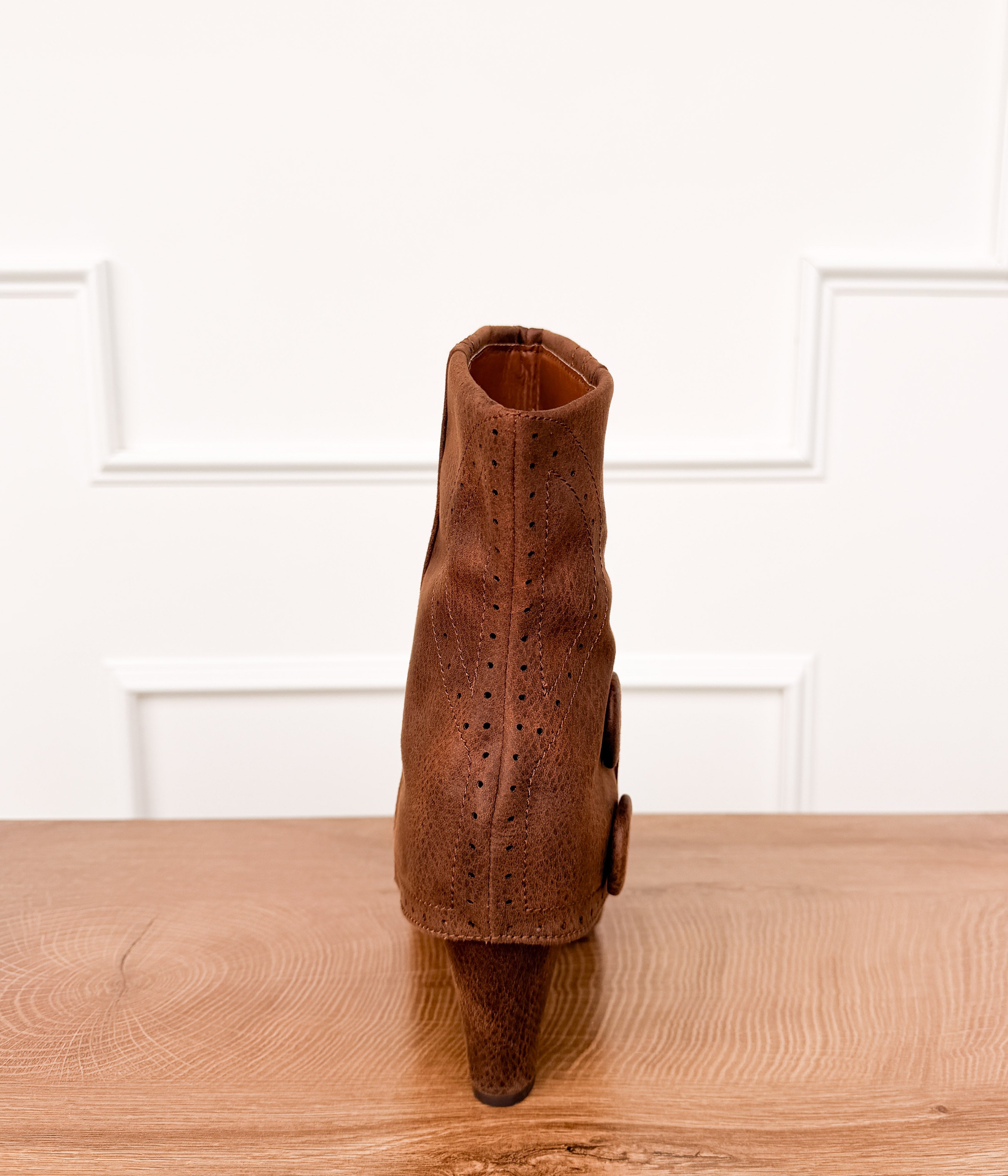 Cowgirl Star Booties in Tan