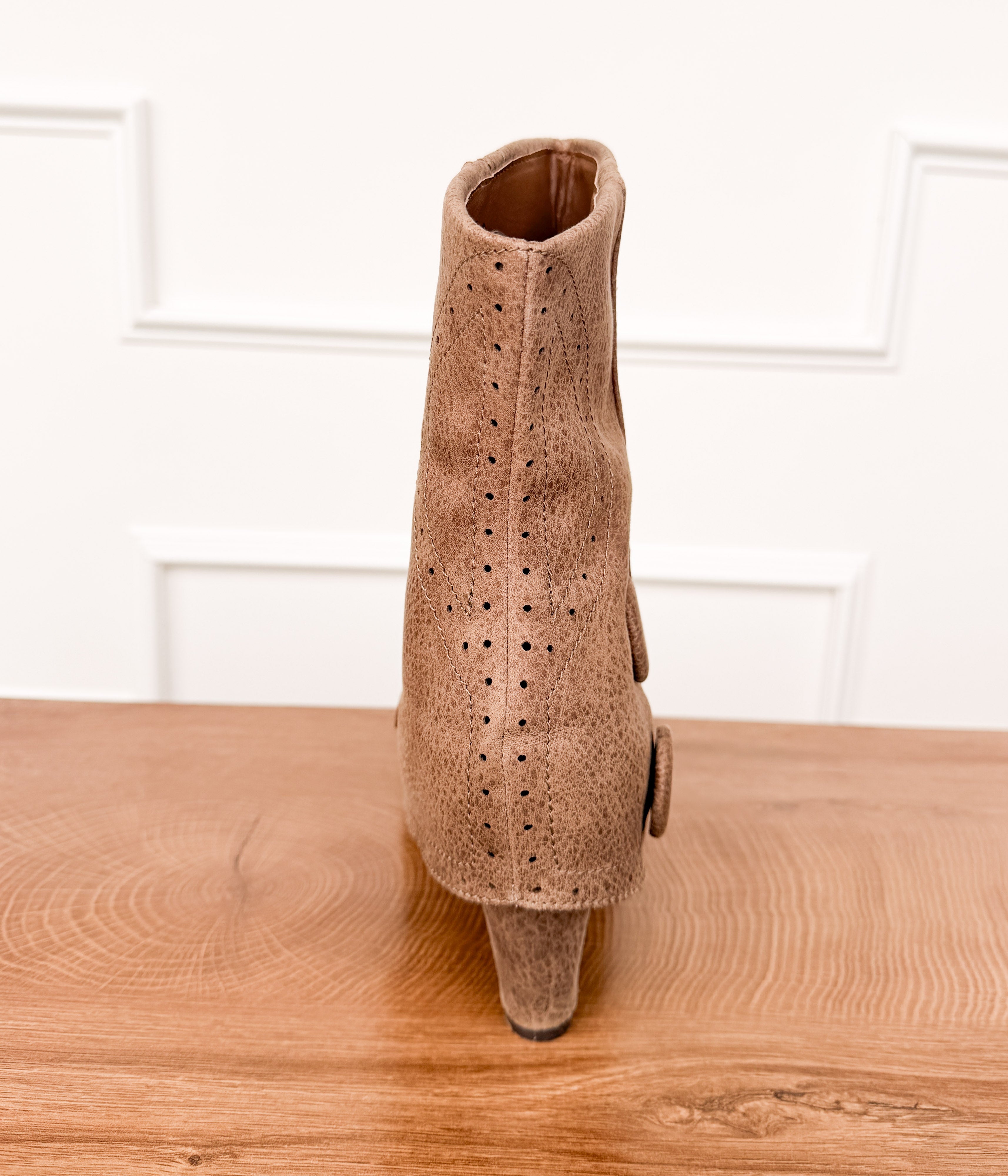 Cowgirl Star Booties in Taupe - Rural Haze
