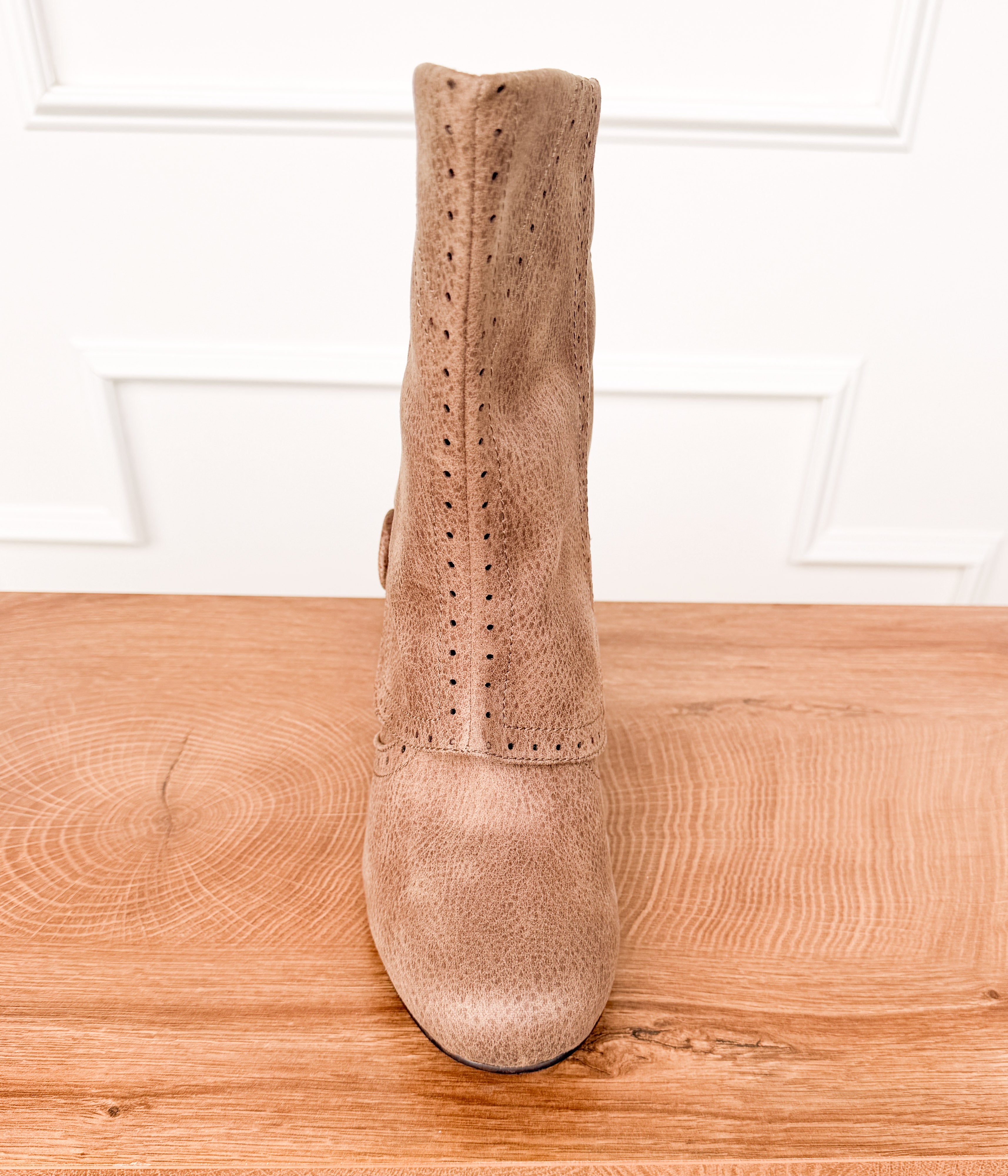 Cowgirl Star Booties in Taupe - Rural Haze