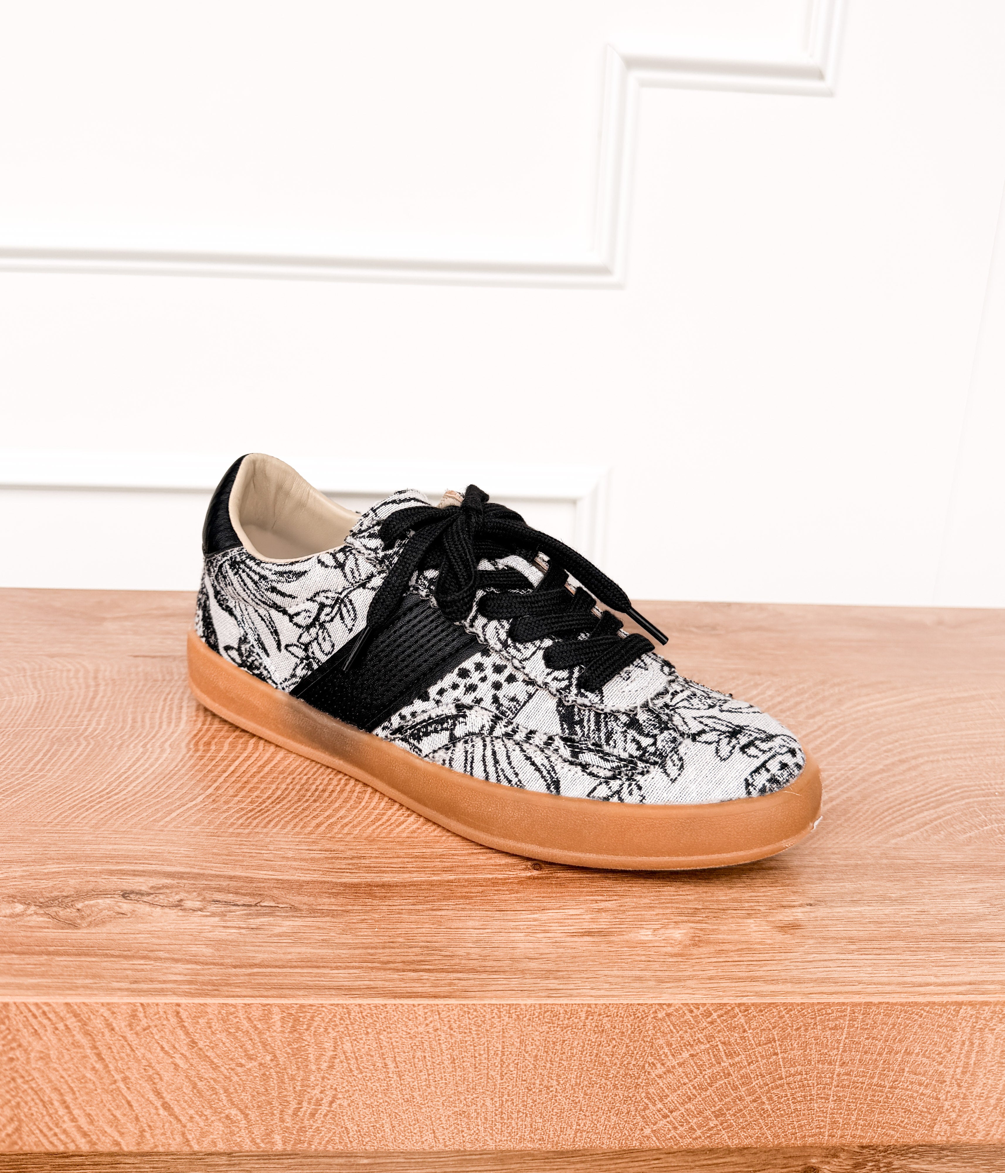 Loral Black Sneaker