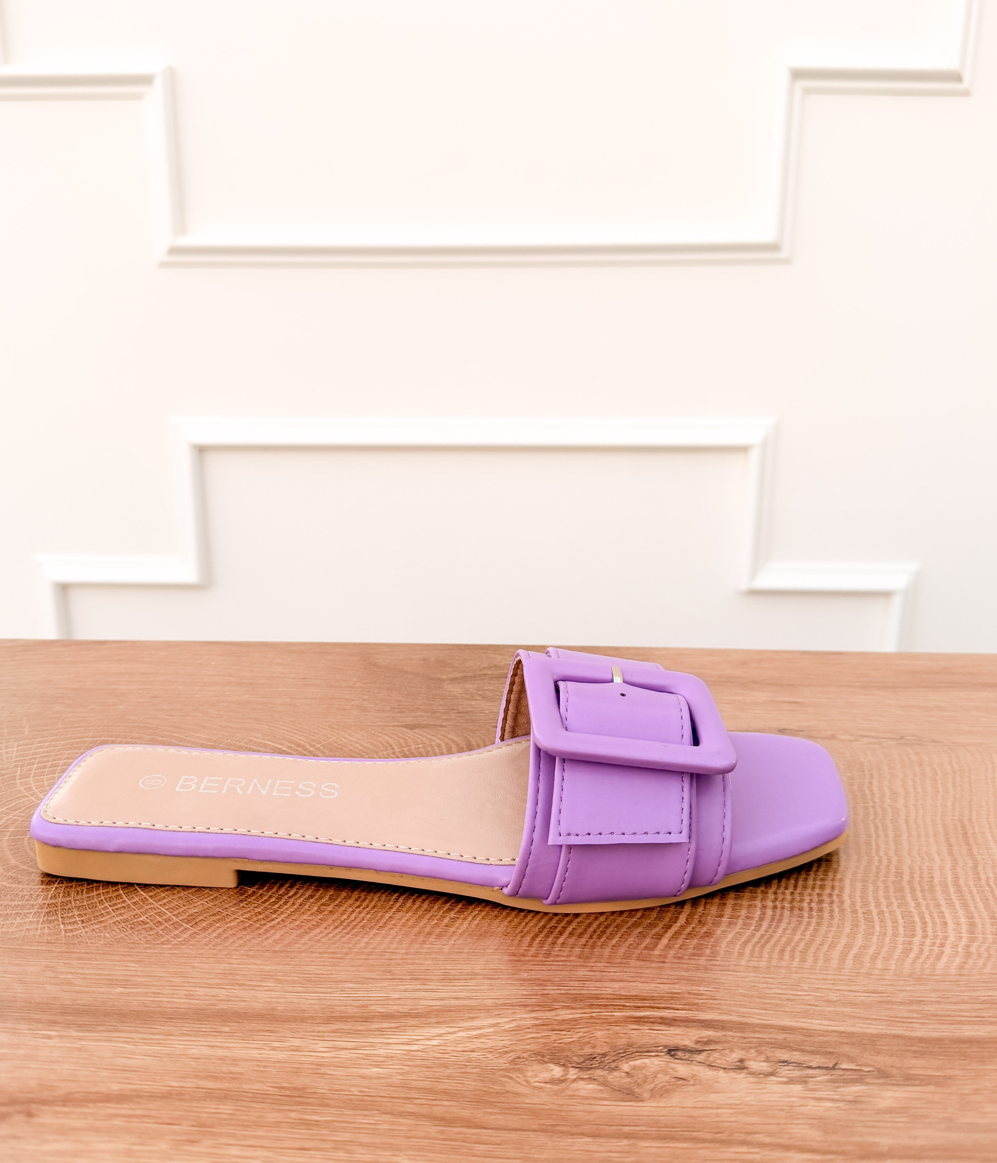 Ellie Buckle Sandals in Lilac