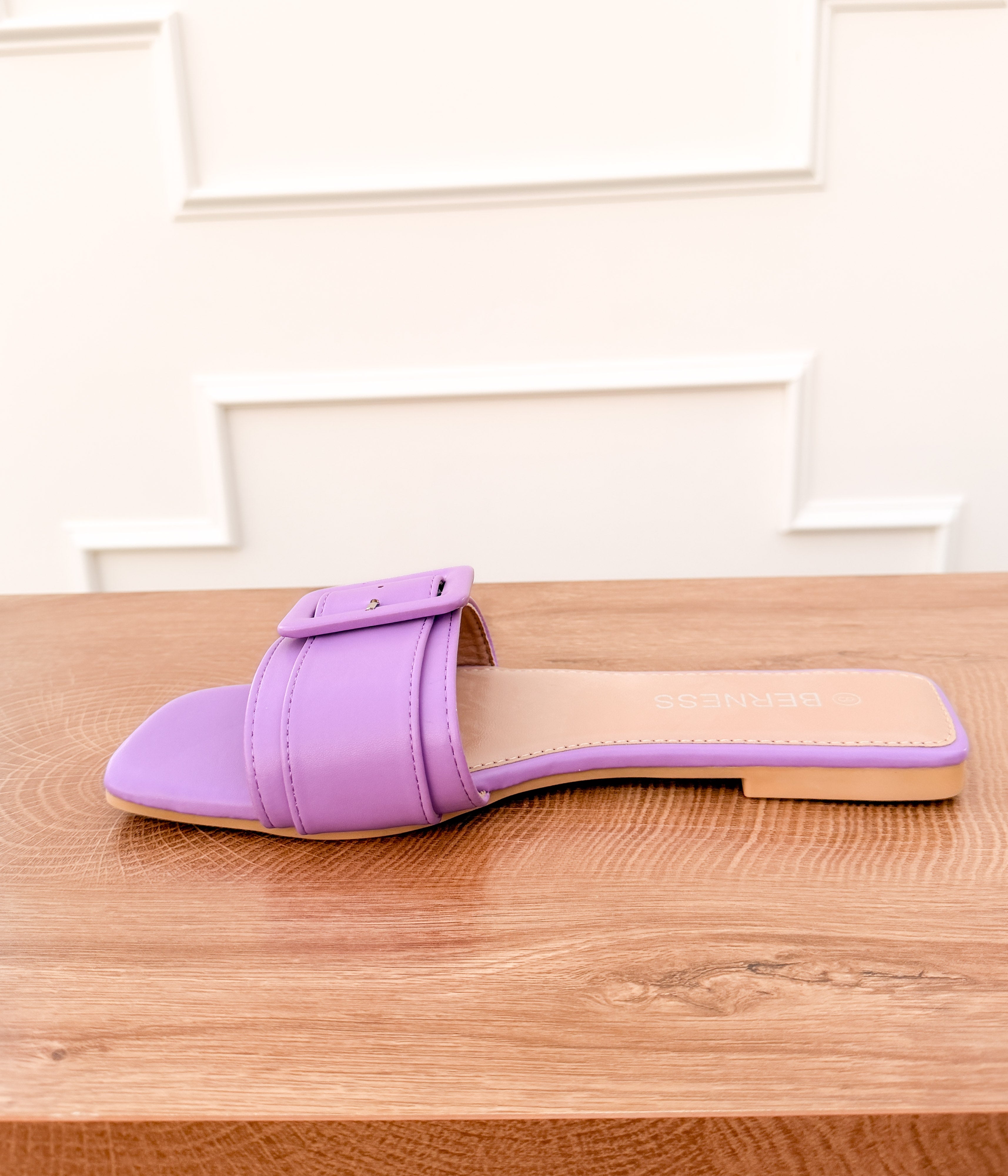 Ellie Buckle Sandals in Lilac