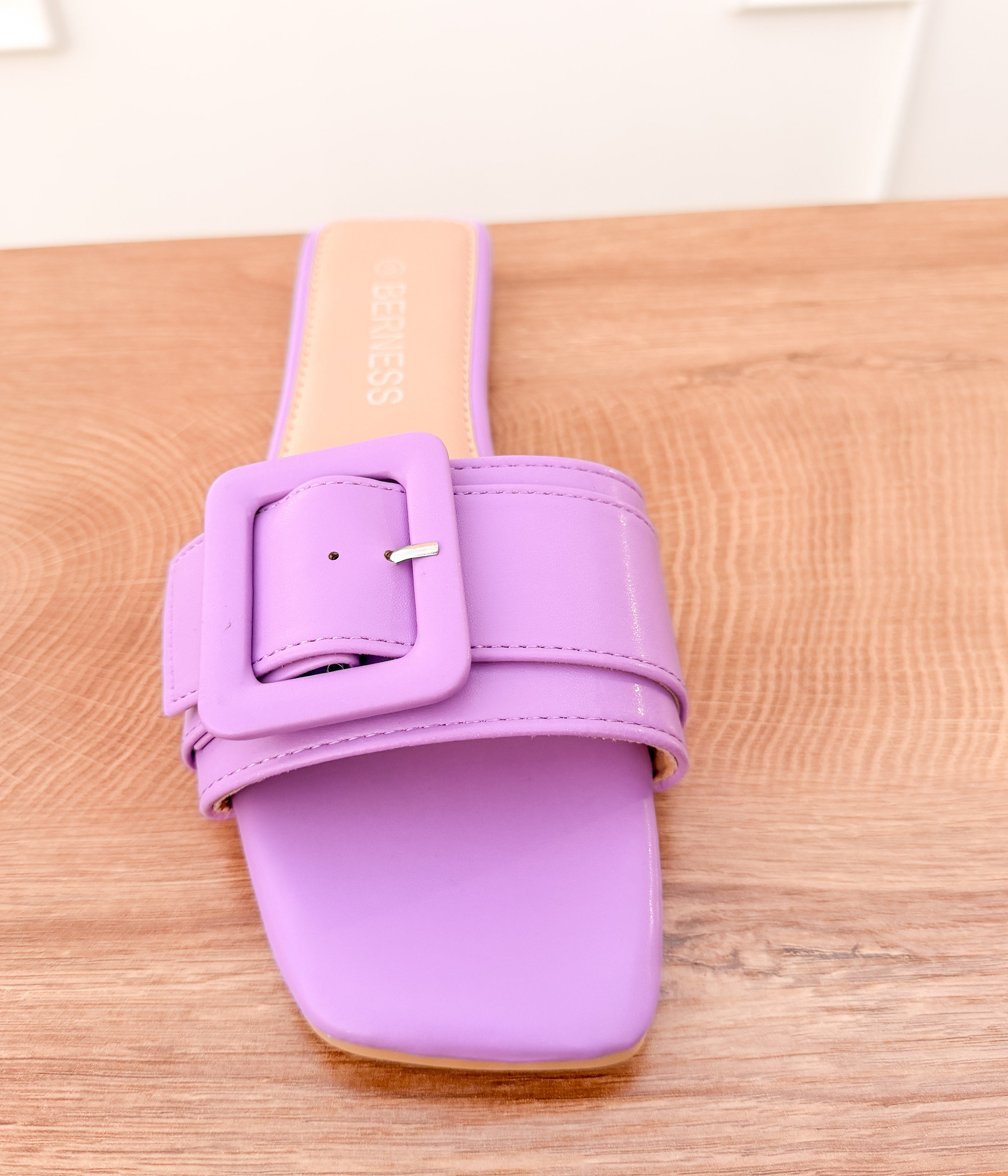 Ellie Buckle Sandals in Lilac