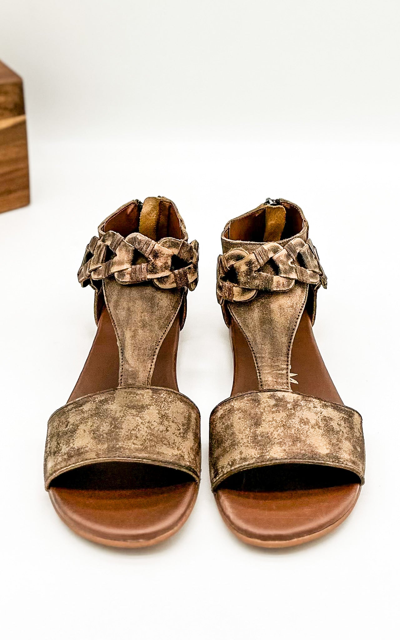 Loop D Loop Sandals in Tan - Rural Haze