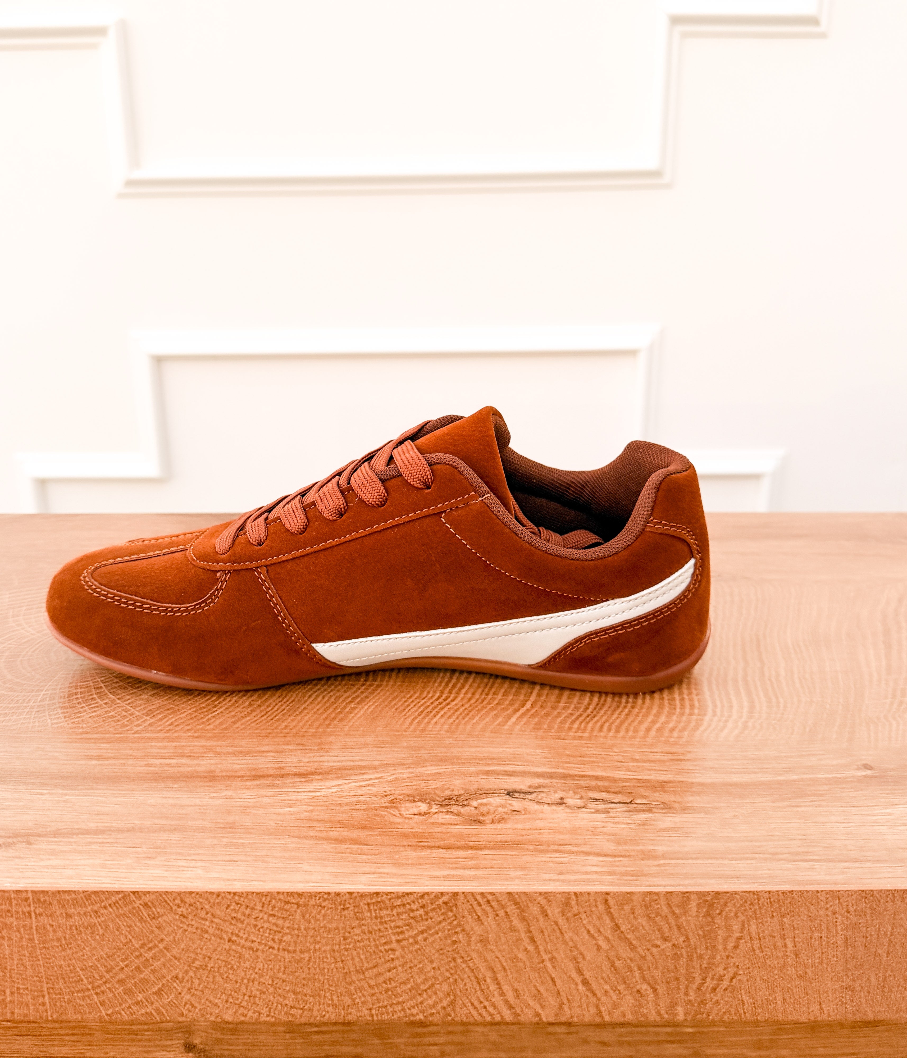 Luno Velvet Sneaker in Brown