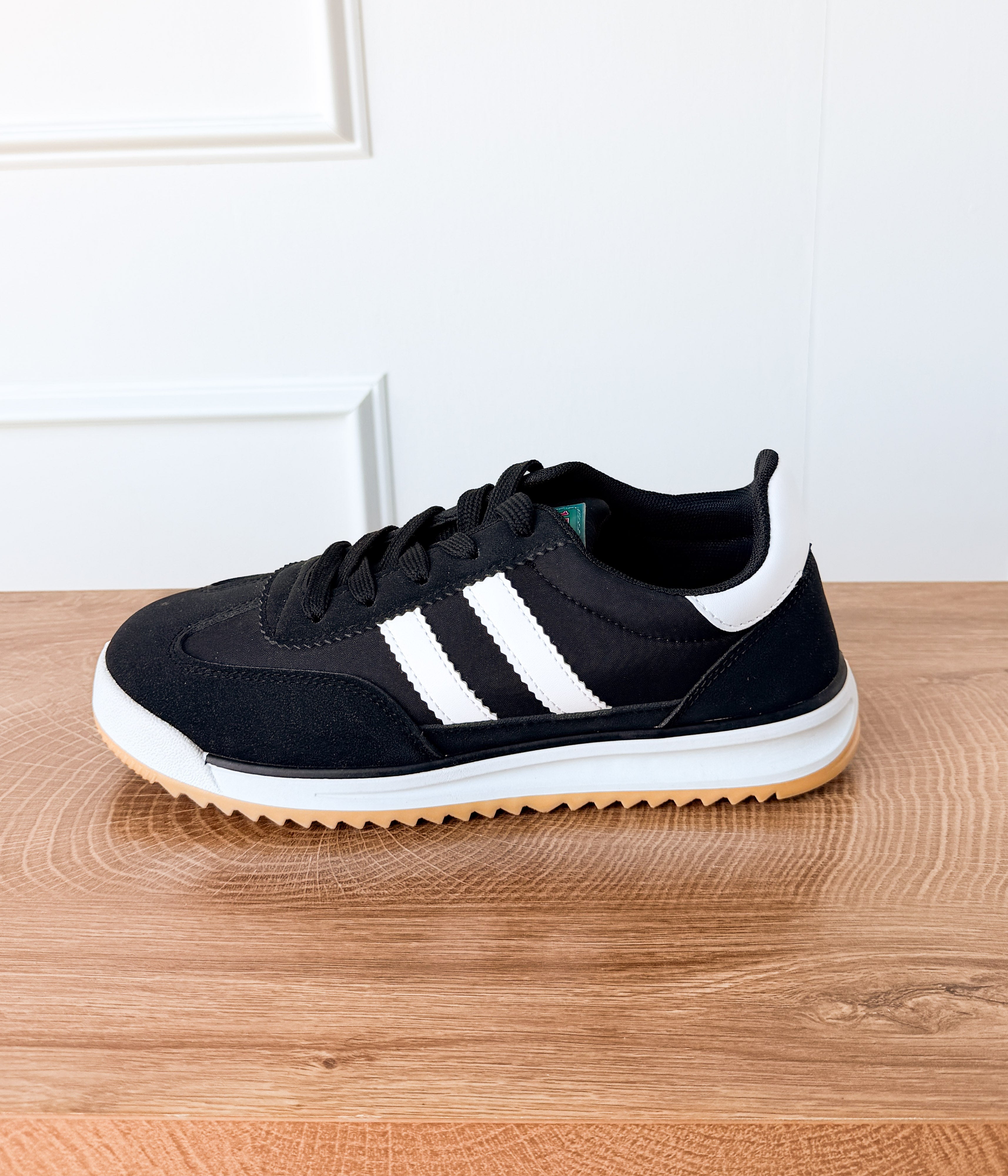 Tokyo Dual Stripe Sneakers in Black
