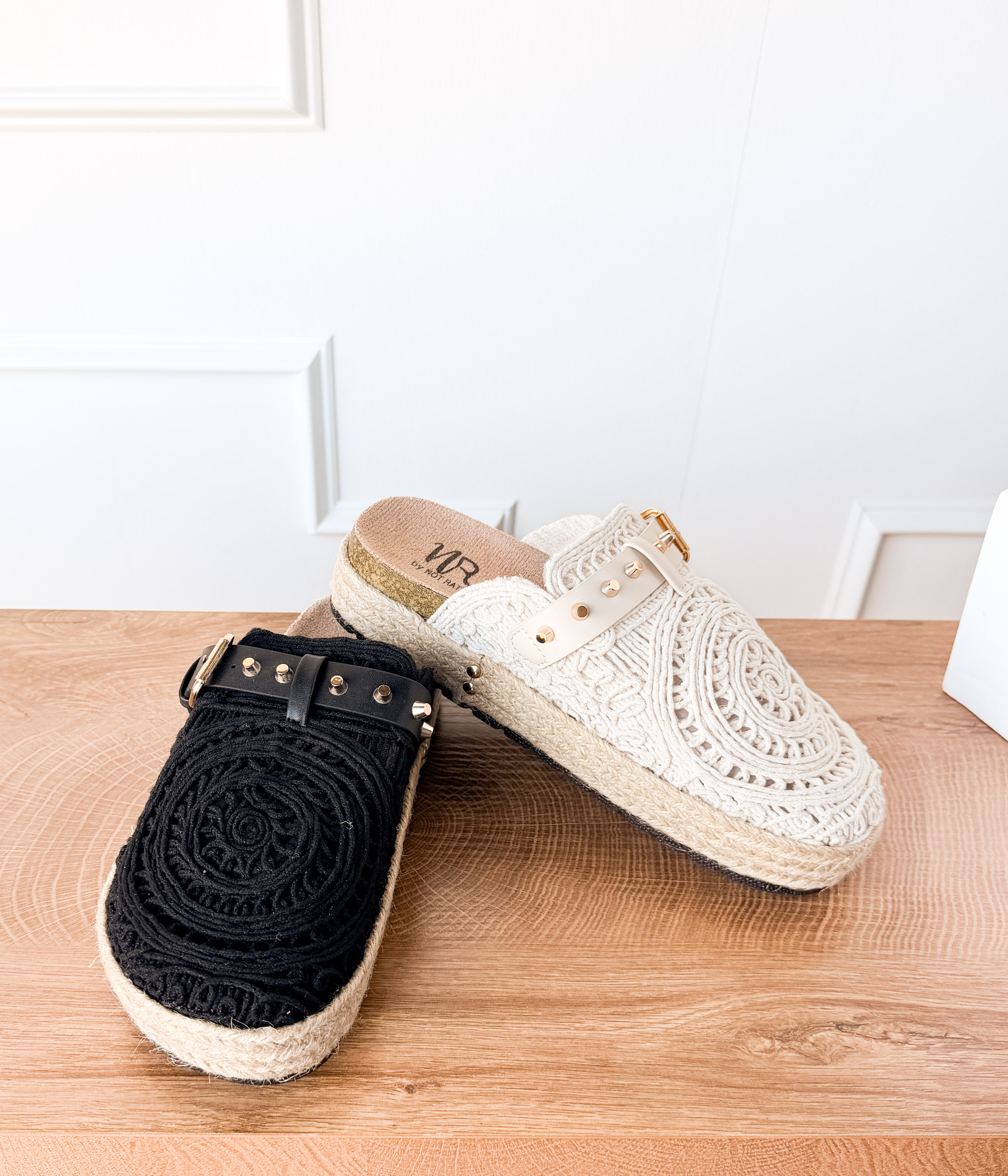Treads Mule in Black - Rural Haze