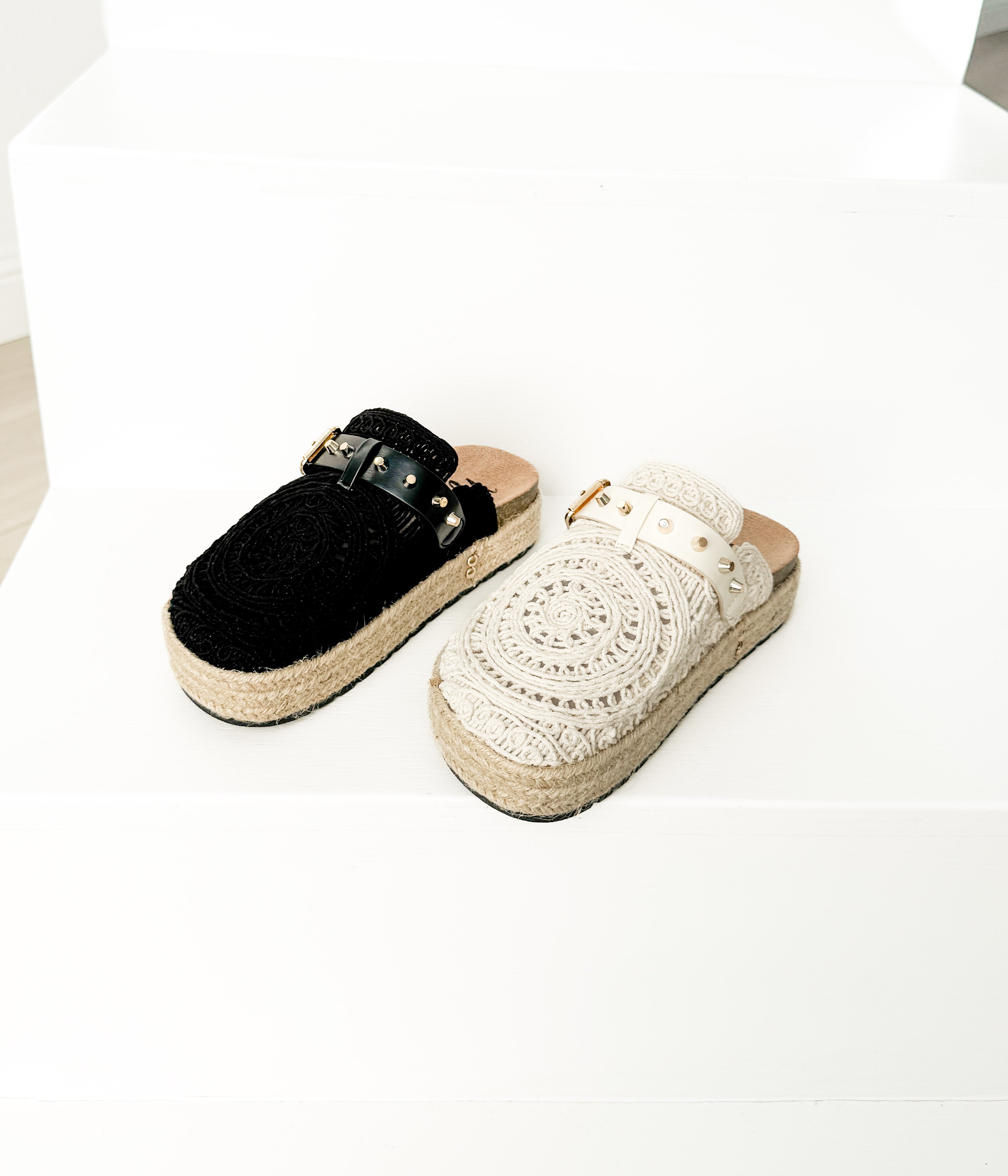 Treads Mule in Black