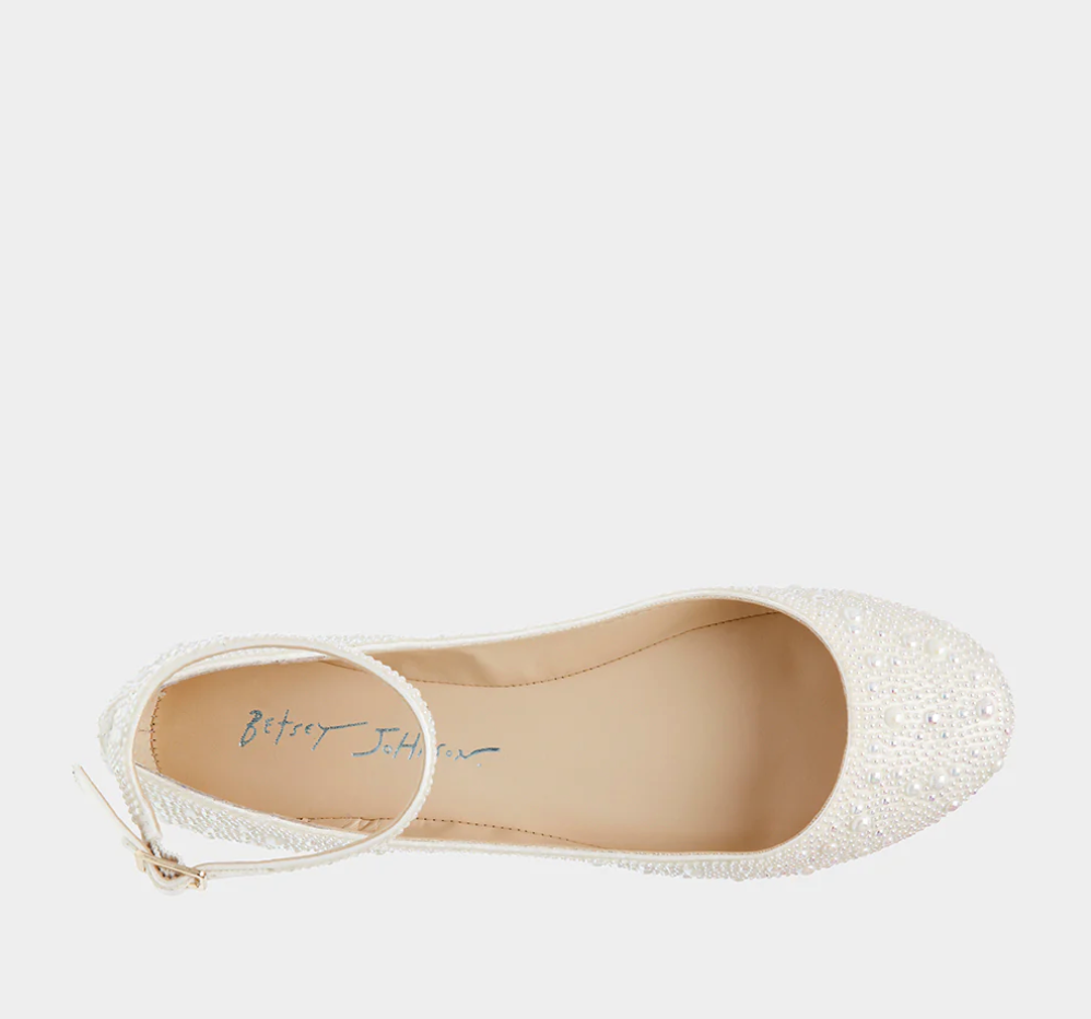 Betsey Johnson Ace Flats in Ivory