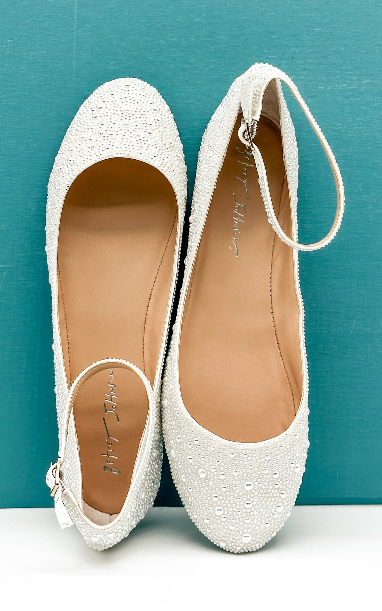 Ace Flats in Ivory - Rural Haze