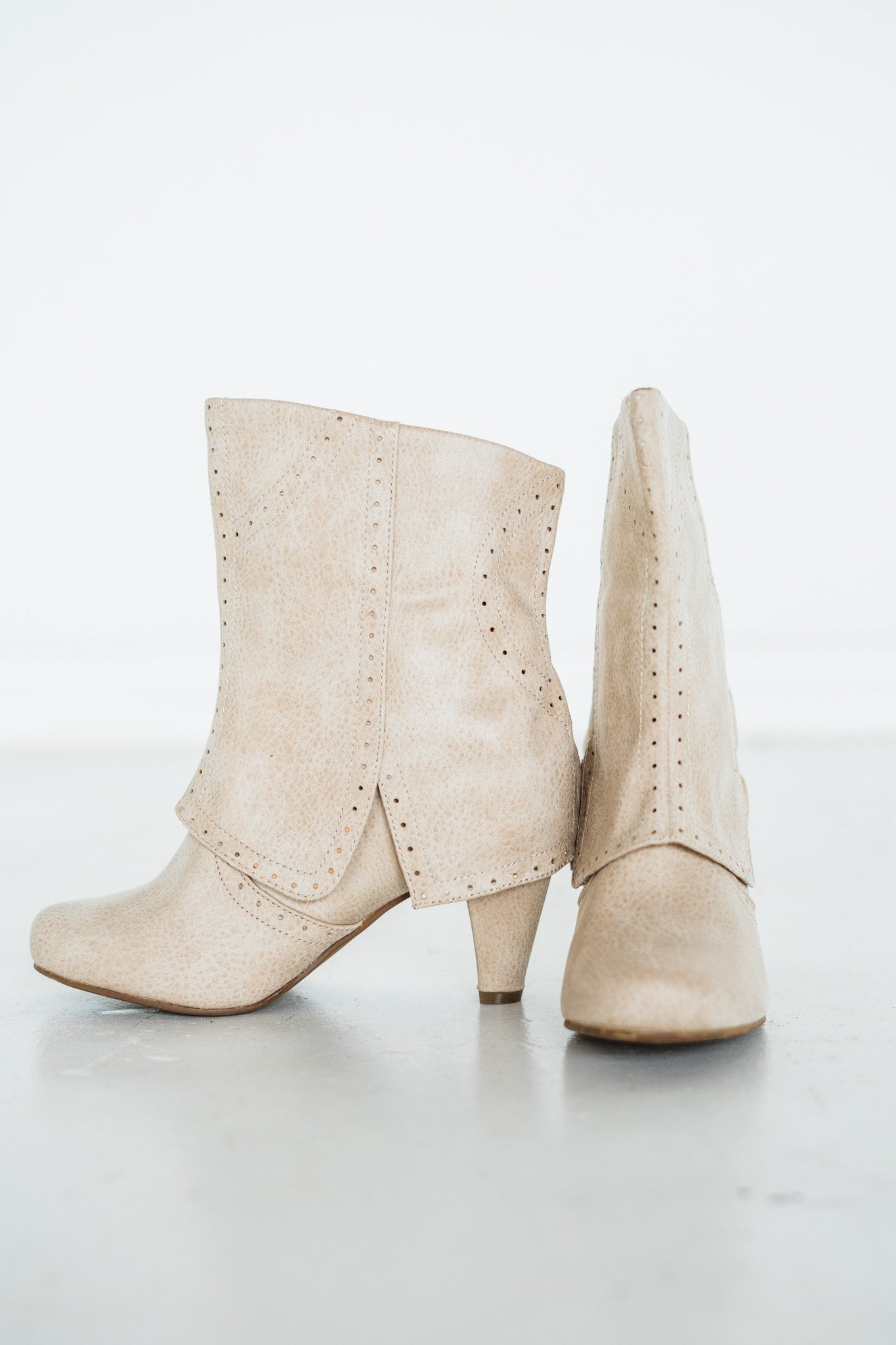Cowgirl Star Booties in Cream