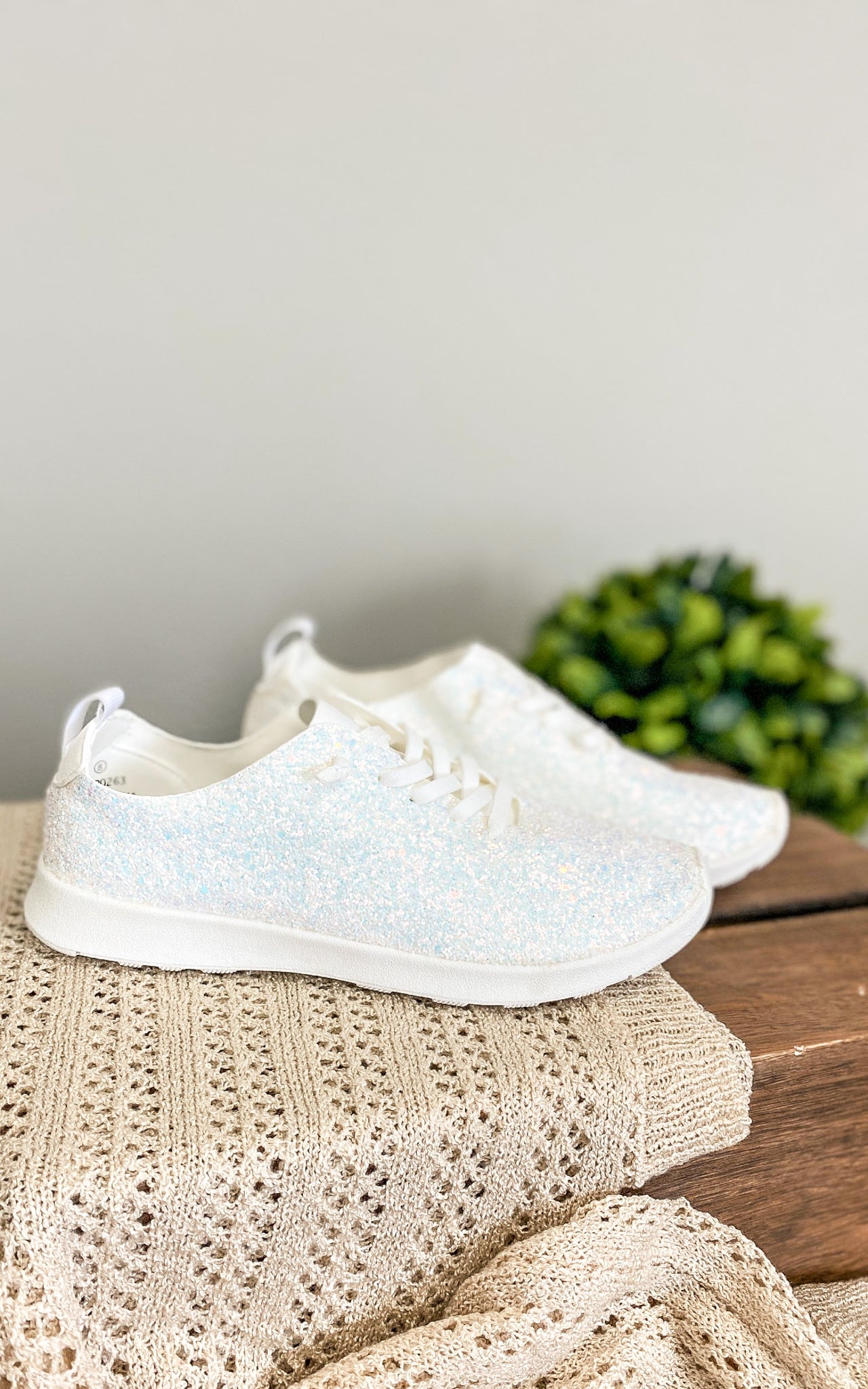 Not Rated Mayo Glitter Sneakers in White